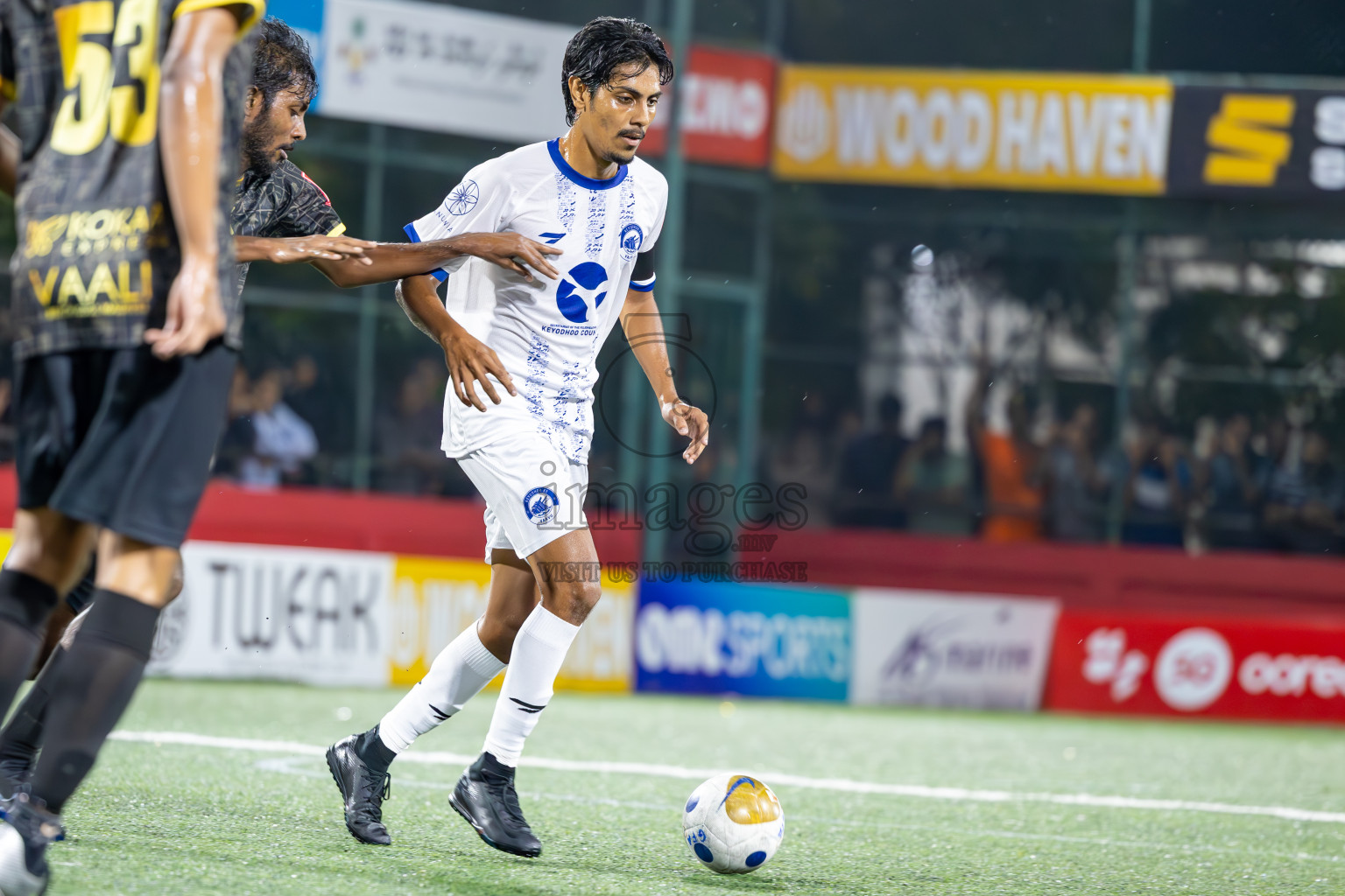 V Felidhoo vs V Keyodhoo in Atoll Round Final on Day 22 of Golden Futsal Challenge 2025 was held on Sunday , 26th January 2025, in Hulhumale', Maldives.
Photos: Ismail Thoriq / images.mv
