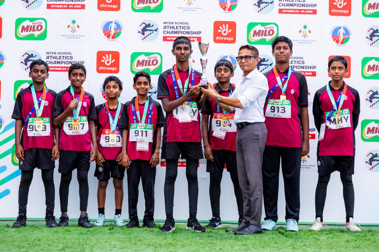 Day 6 of Inter-school Athletics Championship 2025 held in Ekuveni Synthetic Track, Male', Maldives on Sunday, 12th October 2025. Photos by: Nausham Waheed / Images.mv