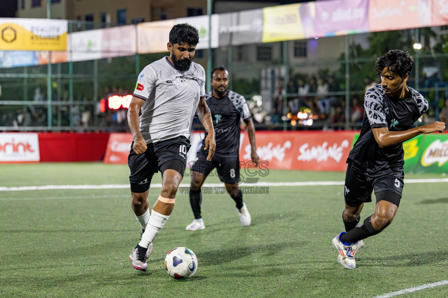 DHAAKHILY CLUB vs KULHIVARU VUZARA CLUB in Club Maldives Classic 2024 held in Rehendi Futsal Ground, Hulhumale', Maldives on Thursday, 12th September 2024. 
Photos: Hassan Simah / images.mv