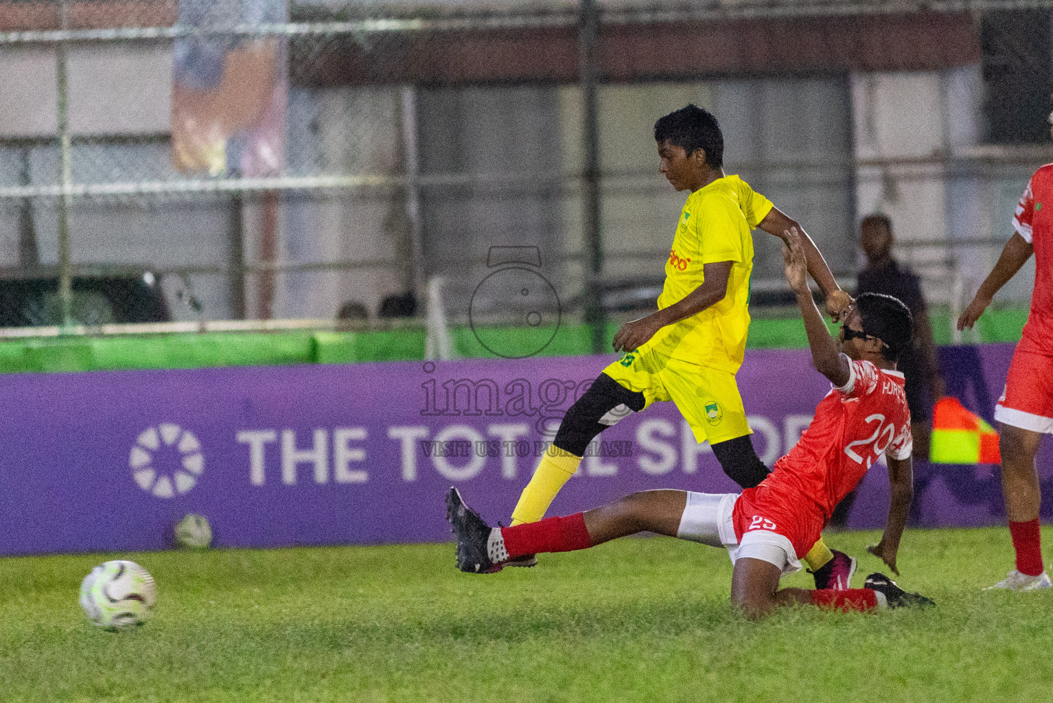 Maziya vs Hurriya (U14) in Day 4 of Dhivehi Youth League 2024 held at Henveiru Stadium on Thursday, 28th November 2024. Photos: Shuu Abdul Sattar/ Images.mv