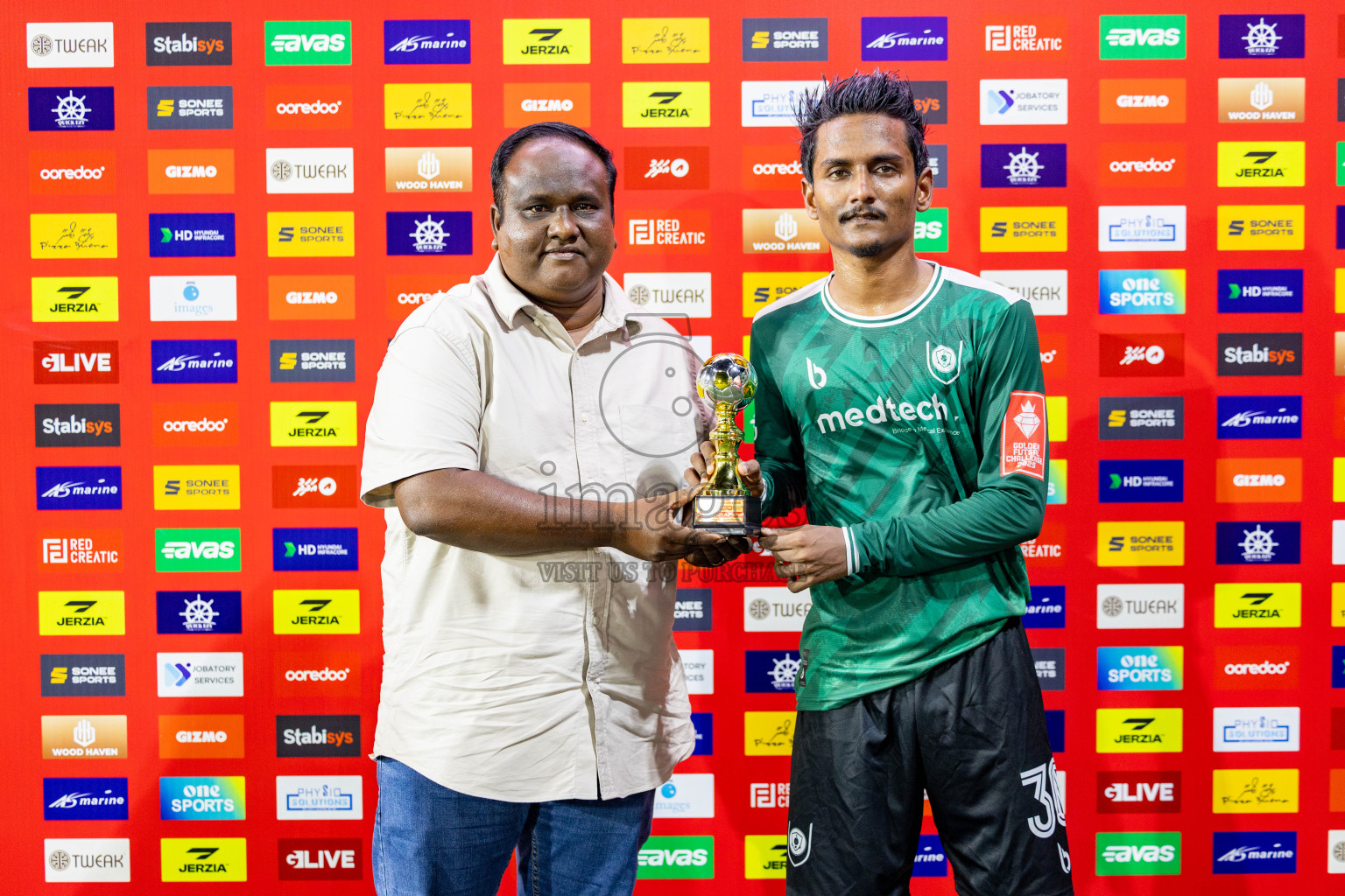 R. Dhuvaafaru VS N. Miladhoo in zone round on Day 32 of Golden Futsal Challenge 2025 was held on Wednesday , 5th February 2025, in Hulhumale', Maldives. 
Photos: Hassan Simah / images.mv