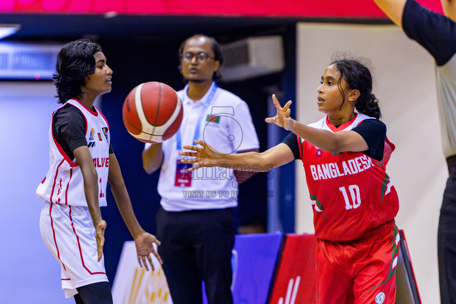 Maldives vs Bangladesh in Day 1 of Under 16 Woman's Asian Cup SABA Qualifiers 2025 was held in Social Center, Male', Maldives on 12th June 2025. Photos: Nausham Waheed / images.mv
