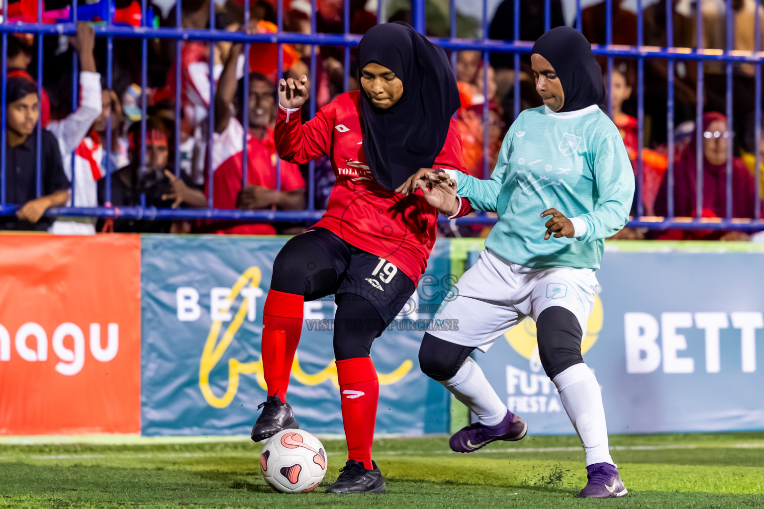 Goidhoo vs Dhonfan in the finals of Better in Baa Futsal Fiesta 2025 woman's division held in B. Eydhafushi, Maldives on Monday, 17th November 2025. Photos: Nausham Waheed / images.mv