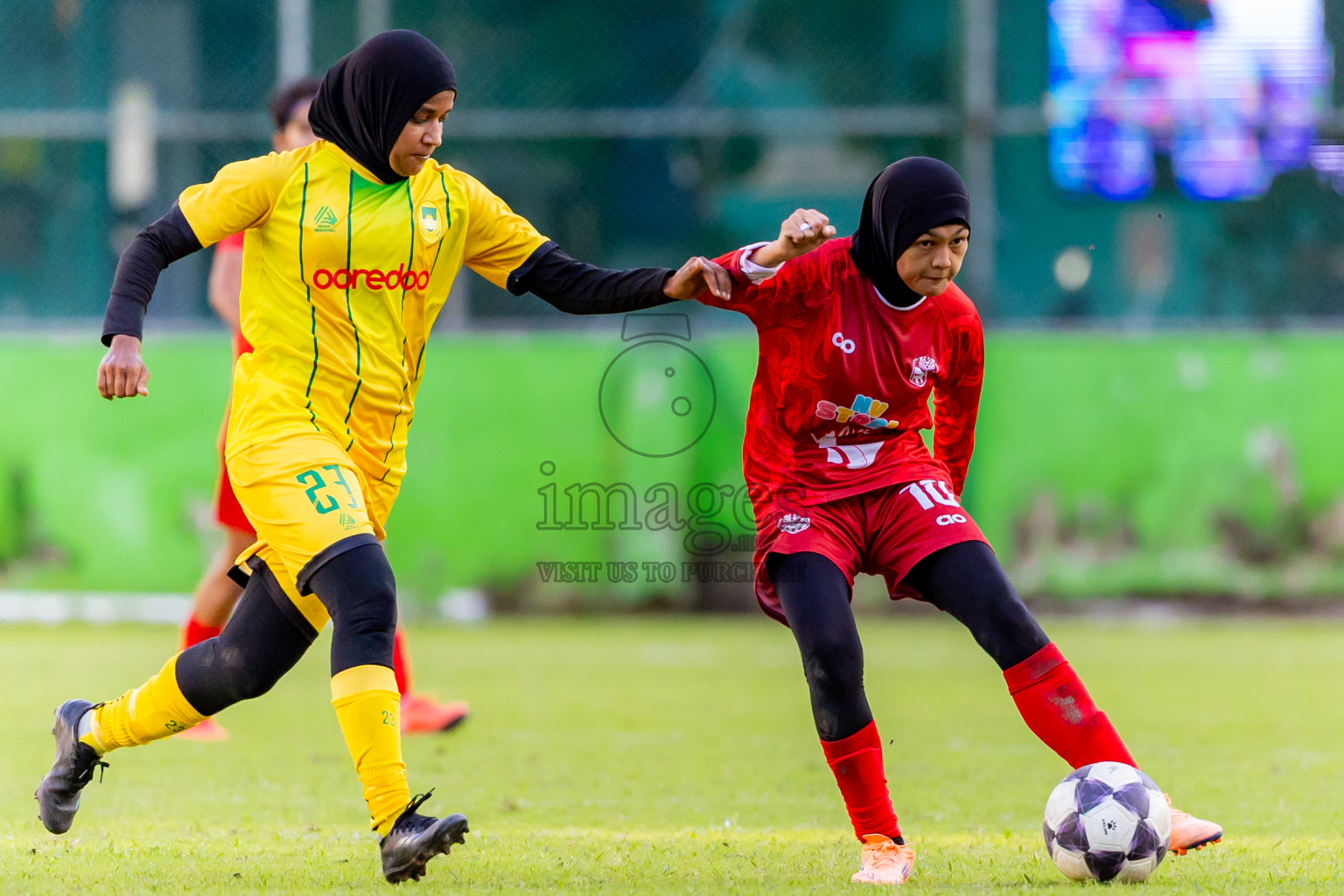 Biss Buru Sports Club vs Maziya Sports  in FAM Women’s League 2025 held in Henveiru Football ground, Male', Maldives on Wednesday, 3rd December 2025. Photos: Nausham Waheed / Images.mv