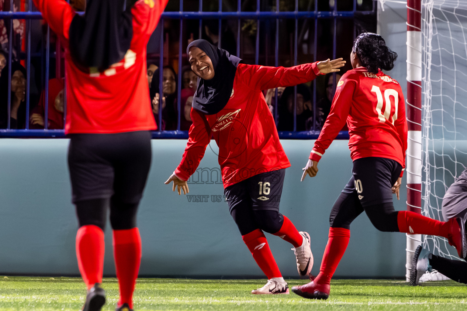 Goidhoo vs Dhonfan in the finals of Better in Baa Futsal Fiesta 2025 woman's division held in B. Eydhafushi, Maldives on Monday, 17th November 2025. Photos: Nausham Waheed / images.mv