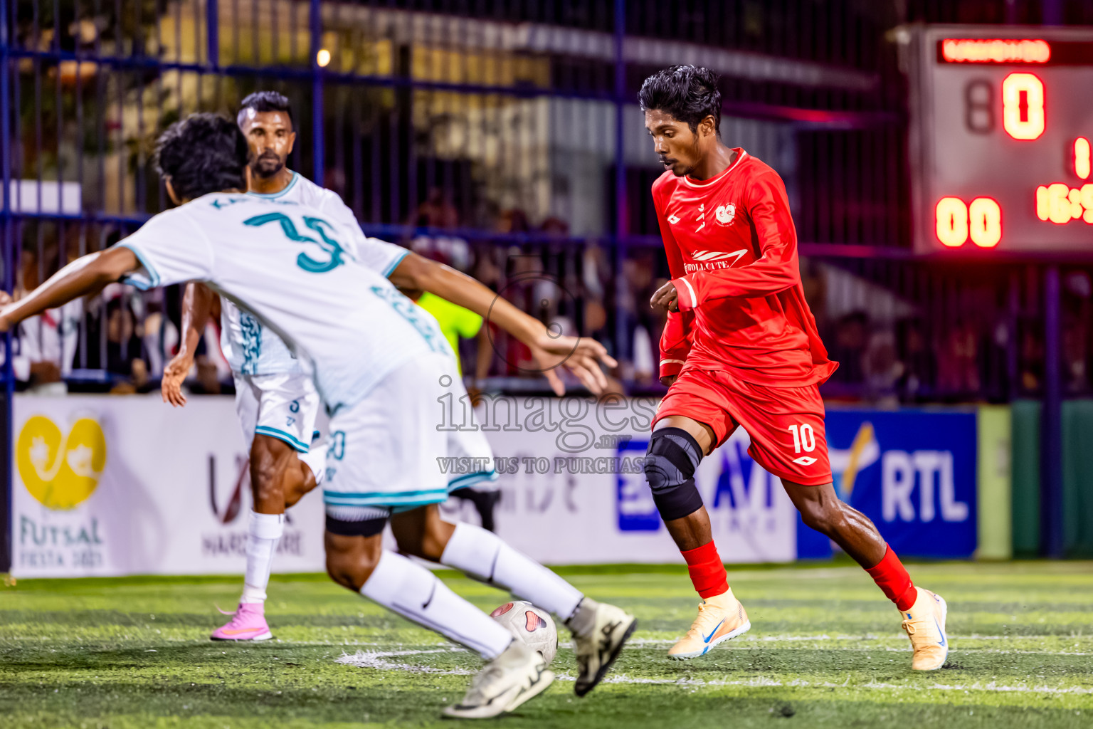 Kamadhoo vs Goidhoo in Day 3 of Better in Baa Futsal Fiesta 2025 Men's division held in B. Eydhafushi, Maldives on Friday, 7th November 2025. Photos: Nausham Waheed / images.mv