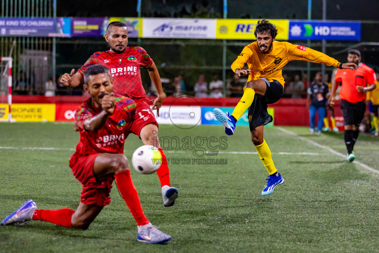 GDh. Thinadhoo  VS  GDh. Gadhdhoo in Day 17 of Golden Futsal Challenge 2024 was held on Wednesday, 31st January 2024, in Hulhumale', Maldives Photos: Hassan Simah / images.mv