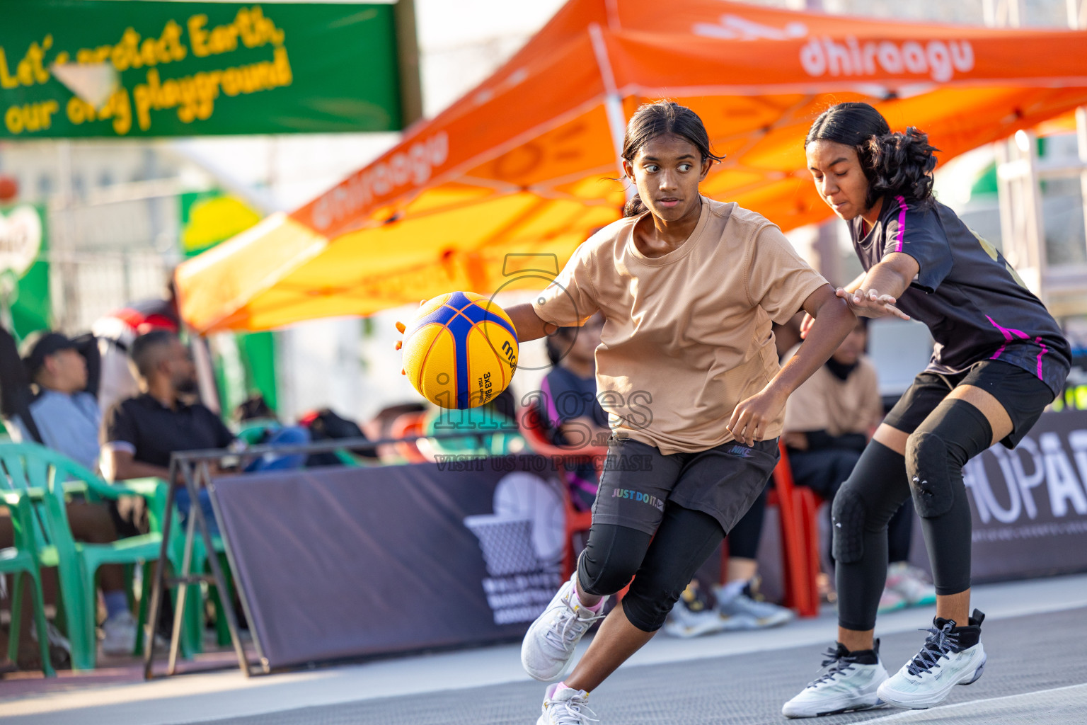 Day 2 of MILO Ramadan 3x3 Challenge 2024 was held in Ekuveni Outdoor Basketball Court at Male', Maldives on Wednesday, 13th March 2024.
Photos: Ismail Thoriq / images.mv