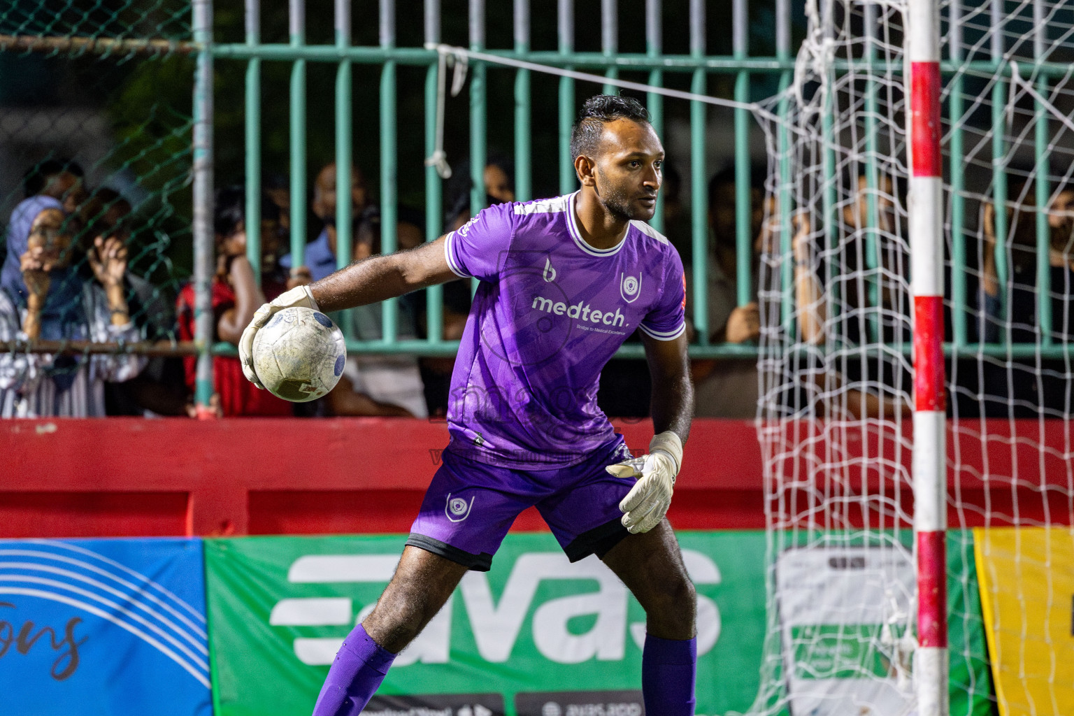 R. Dhuvaafaru VS N. Miladhoo in zone round on Day 32 of Golden Futsal Challenge 2025 was held on Wednesday , 5th February 2025, in Hulhumale', Maldives. 
Photos: Hassan Simah / images.mv