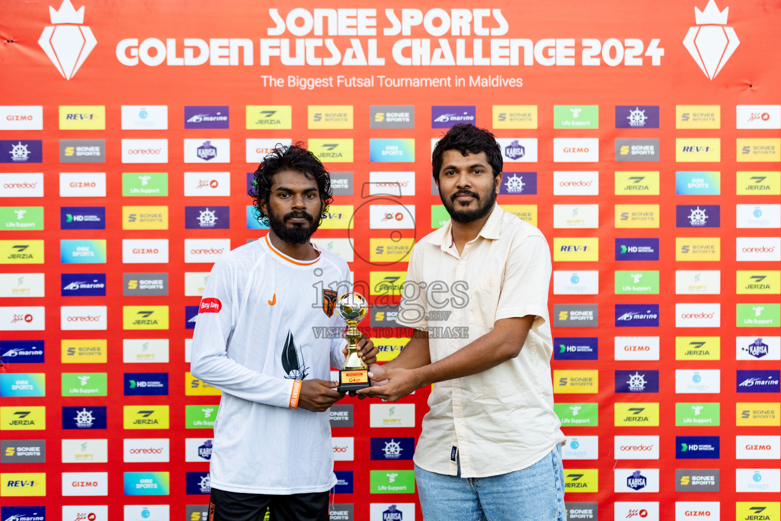 Th. Hirilandhoo VS Th. Guraidhoo in Day 6 of Golden Futsal Challenge 2024 was held on Saturday, 20th January 2024, in Hulhumale', Maldives 
Photos: Hassan Simah / images.mv