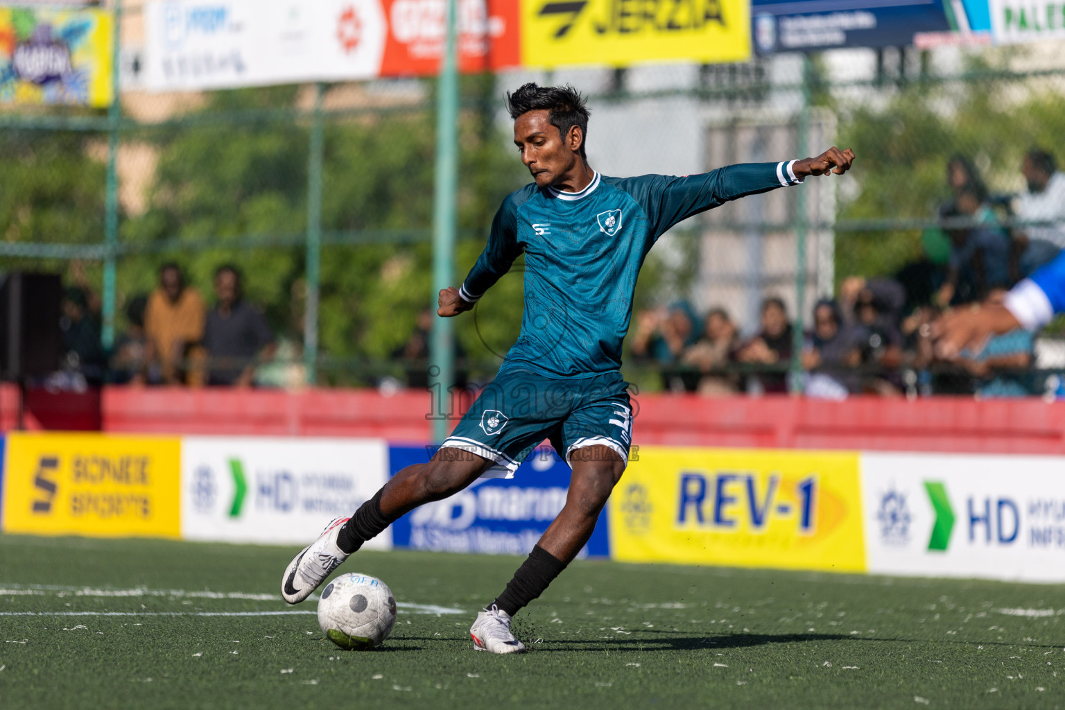 R Dhuvaafaru VS R Hulhudhuffaaru in Day 13 of Golden Futsal Challenge 2024 was held on Saturday, 27th January 2024, in Hulhumale', Maldives Photos: Nausham Waheed / images.mv