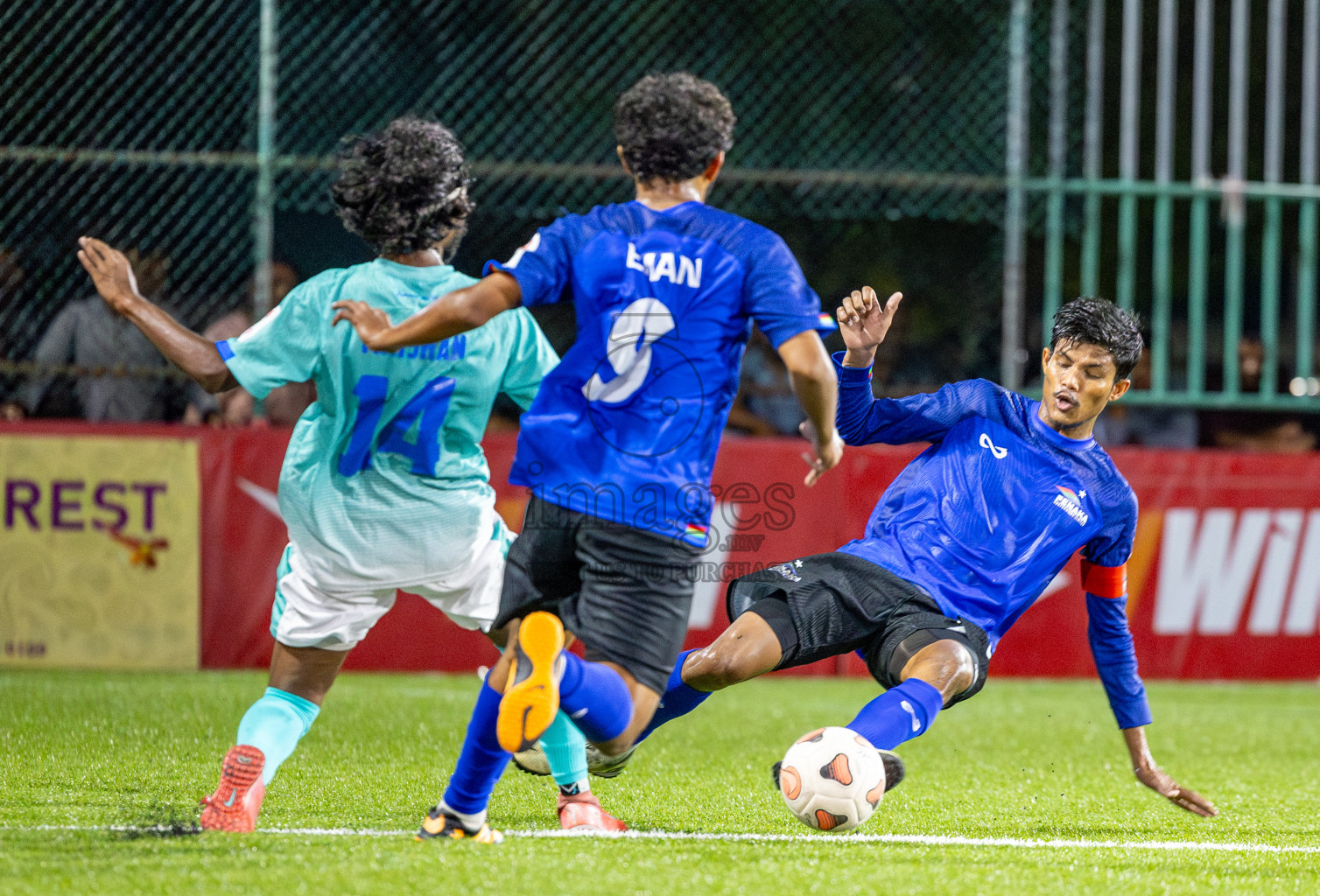 Team FENAKA vs MSRC (Maldivian) in Day 8 of Club Maldives Cup 2025 was held in Rehendhi Futsal Ground, Hulhumale', Maldives on Wednesday, 8th October 2025.
Photos: Ismail Thoriq / images.mv