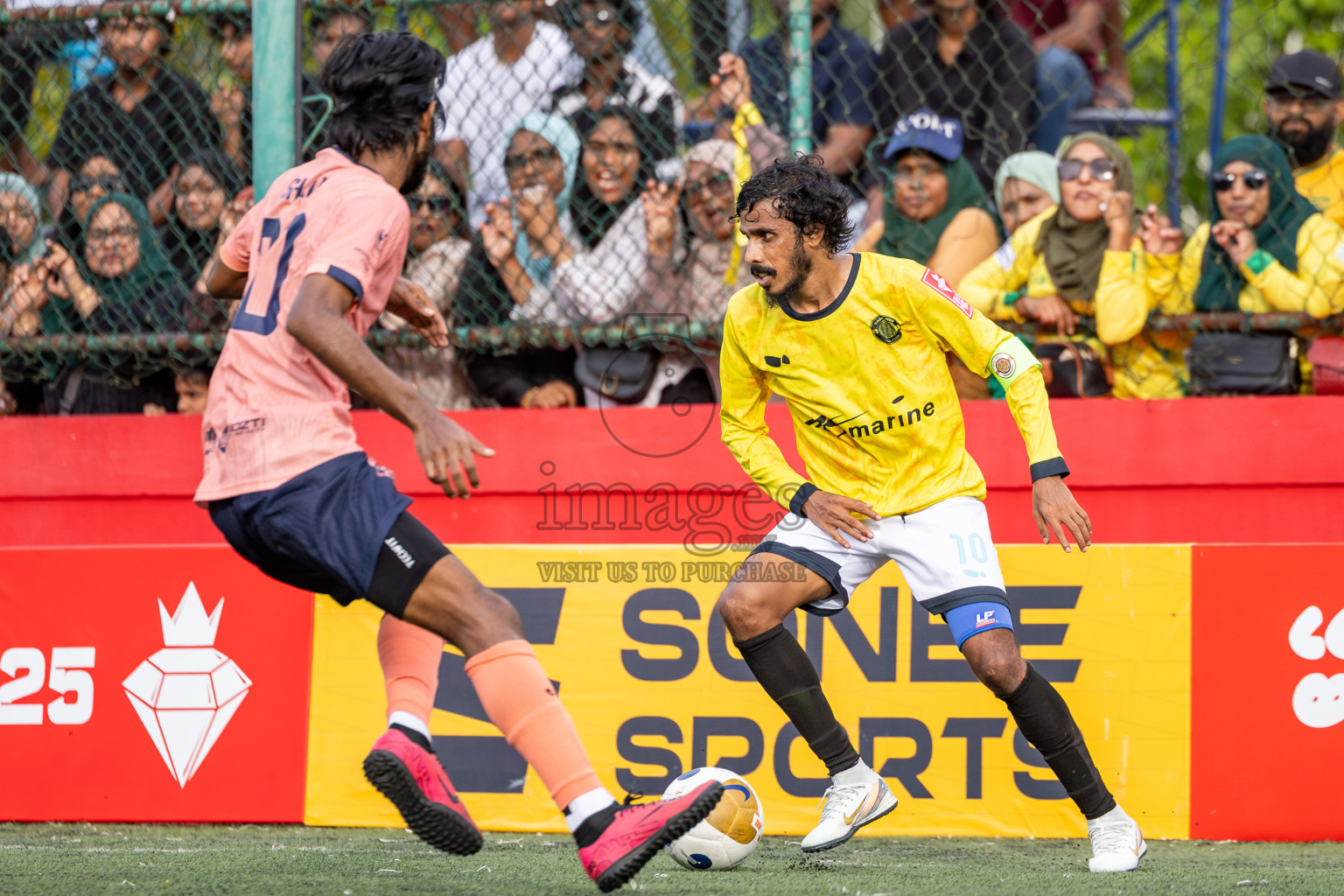 GDh Vaadhoo vs GDh Gadhdhoo in Day 12 of Golden Futsal Challenge 2025 was held on Thursday, 16th January 2025, in Hulhumale', Maldives Photos: Ismail Thoriq / images.mv