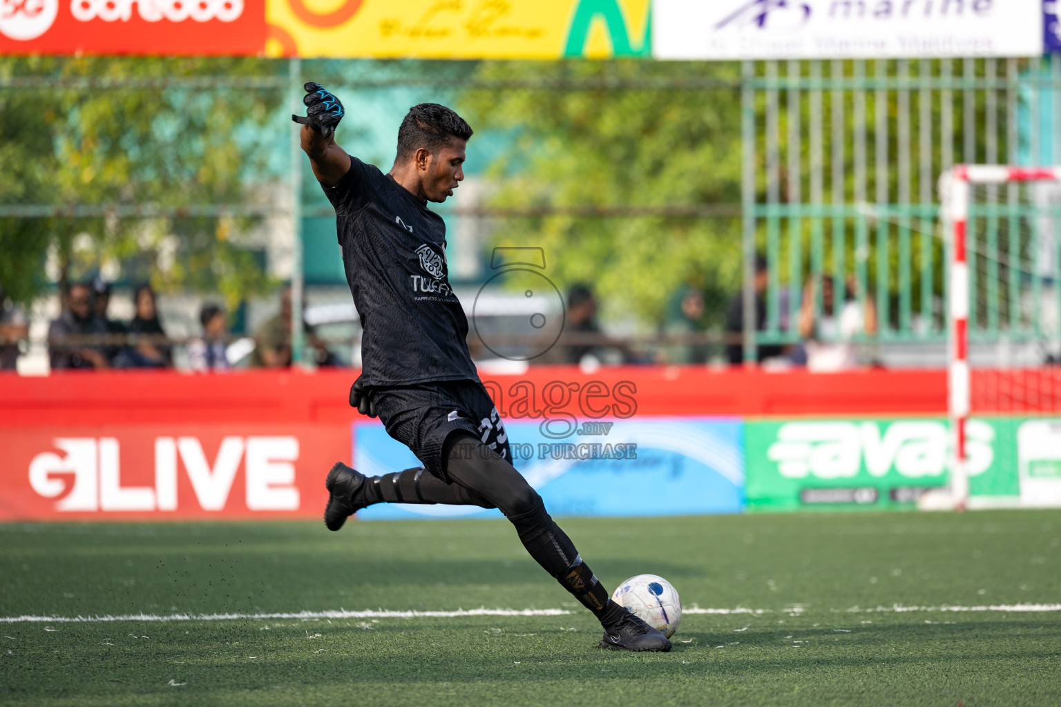 Th Dhiyamigili vs Th Omadhoo in Day 14 of Golden Futsal Challenge 2025 was held on Saturday, 18th January 2025, in Hulhumale', Maldives. 
Photos: Hassan Simah / images.mv