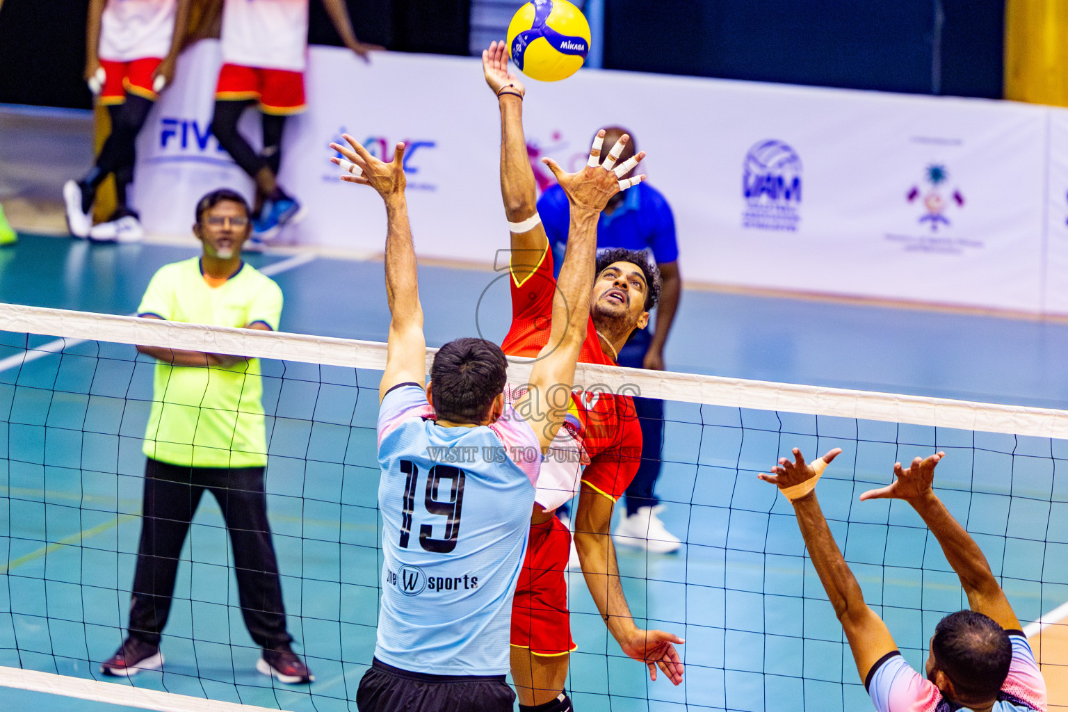 City Sports Club vs Blues for Volleyball in Day 3 of MILO VAM Cup 2024 Men's Division was held in Social Center Indoor Hall on Wednesday, 30th October 2024. Photos: Nausham Waheed / images.mv