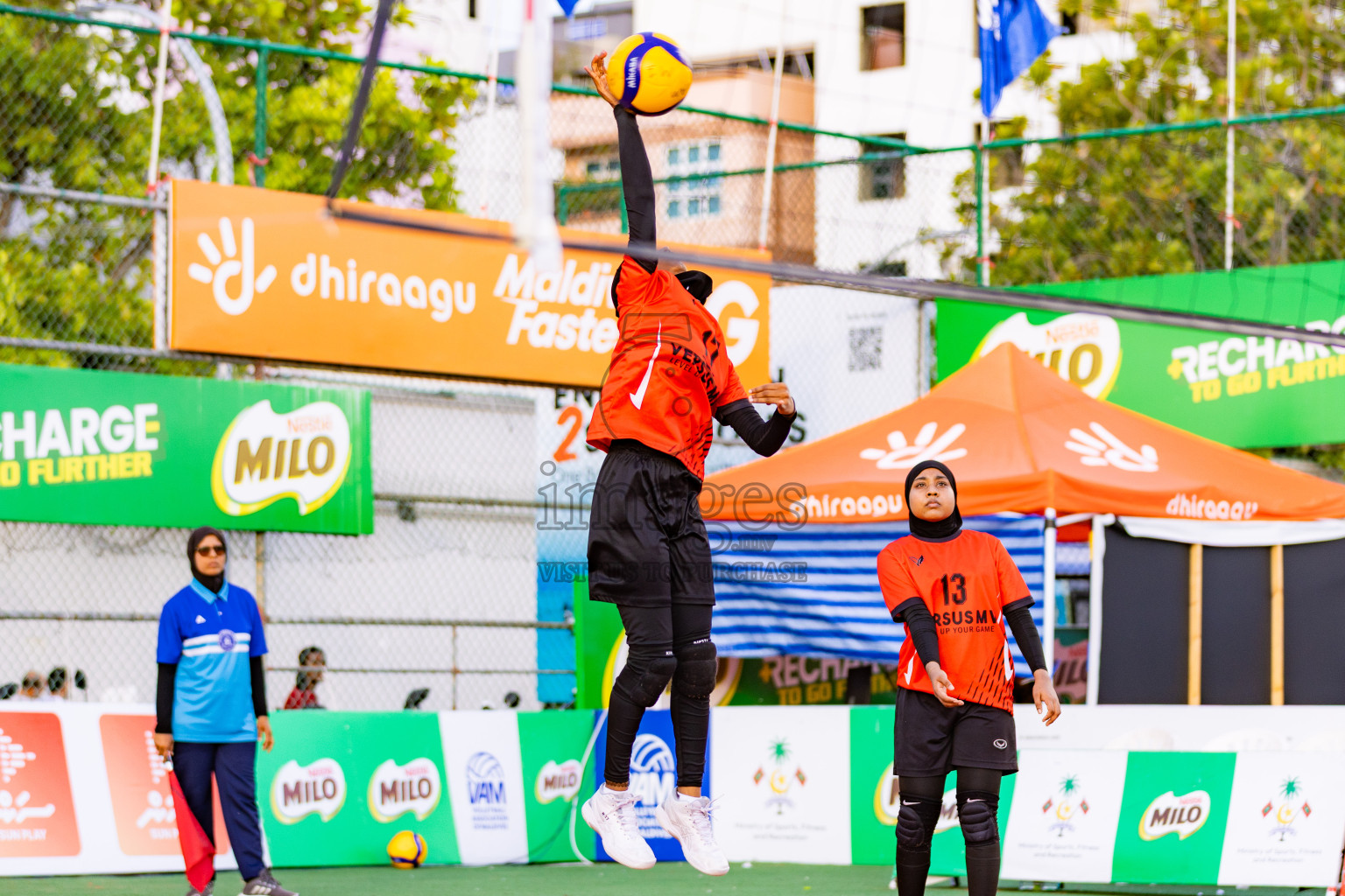 Villigili Z. Jamihyya vs Raajje Volley Club in Semi Finals of Milo National Junior Volleyball Championship 2025 Day 5 was held on Friday, 28th November 2025 at Ekuveni Turf Court Male', Maldives. Photos: Areef Adam / images.mv