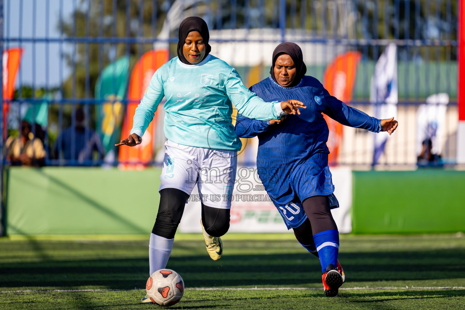 Dhonfanu vs Hithaadhoo in Day 2 of Better in Baa Futsal Fiesta 2025 Woman's division held in B. Eydhafushi, Maldives on Thursday, 6th November 2025. Photos: Nausham Waheed / images.mv