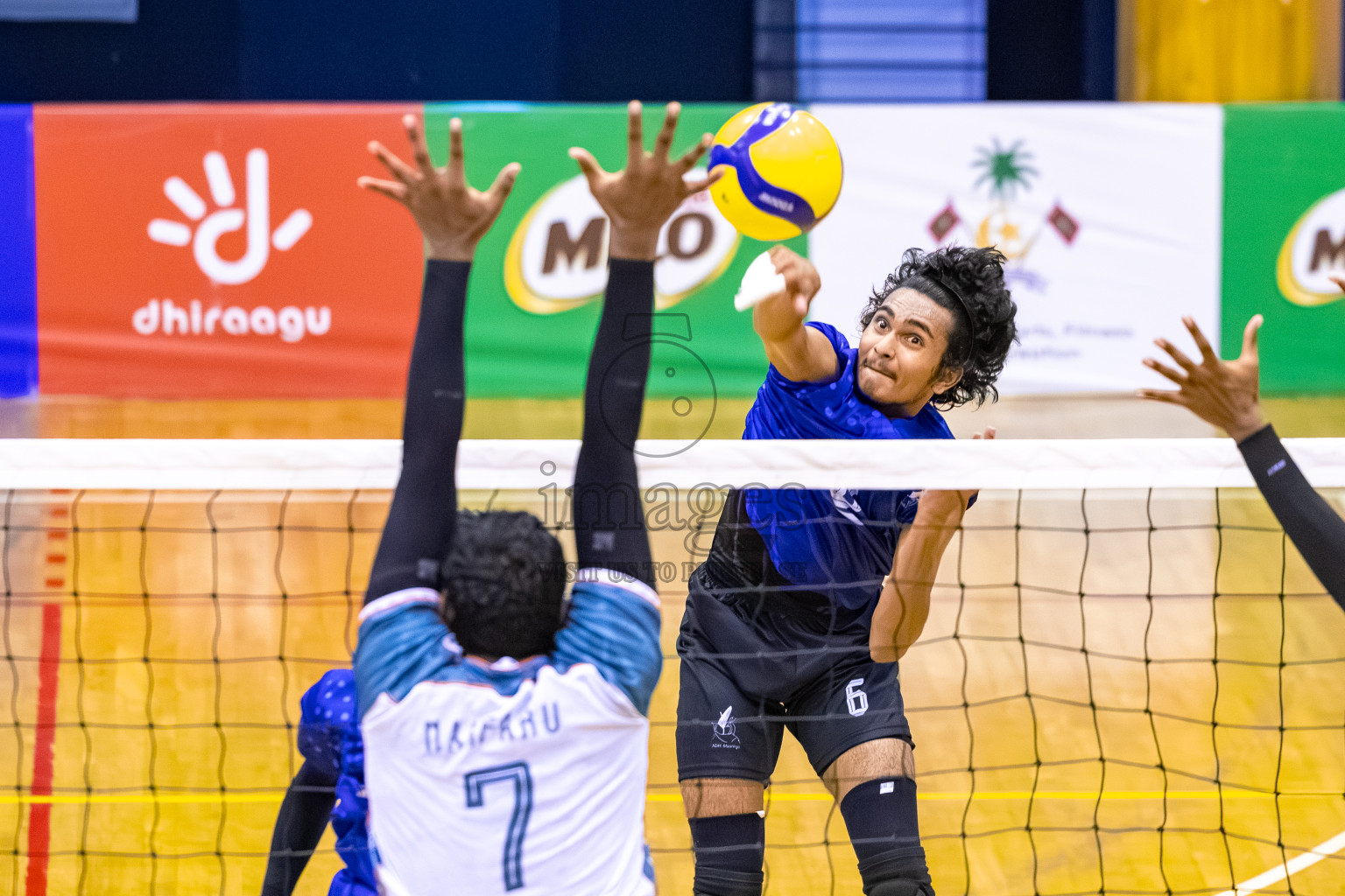 ADh. Maamigili vs Lh. Naifaru in the Finals of MILO Raajje Volley Junior Championship 2025 (U19 Boys) was held in Social Center Indoor Hall, Maldives on Sunday, 28th September 2025. Photos: Mohamed Mahfooz Moosa / images.mv