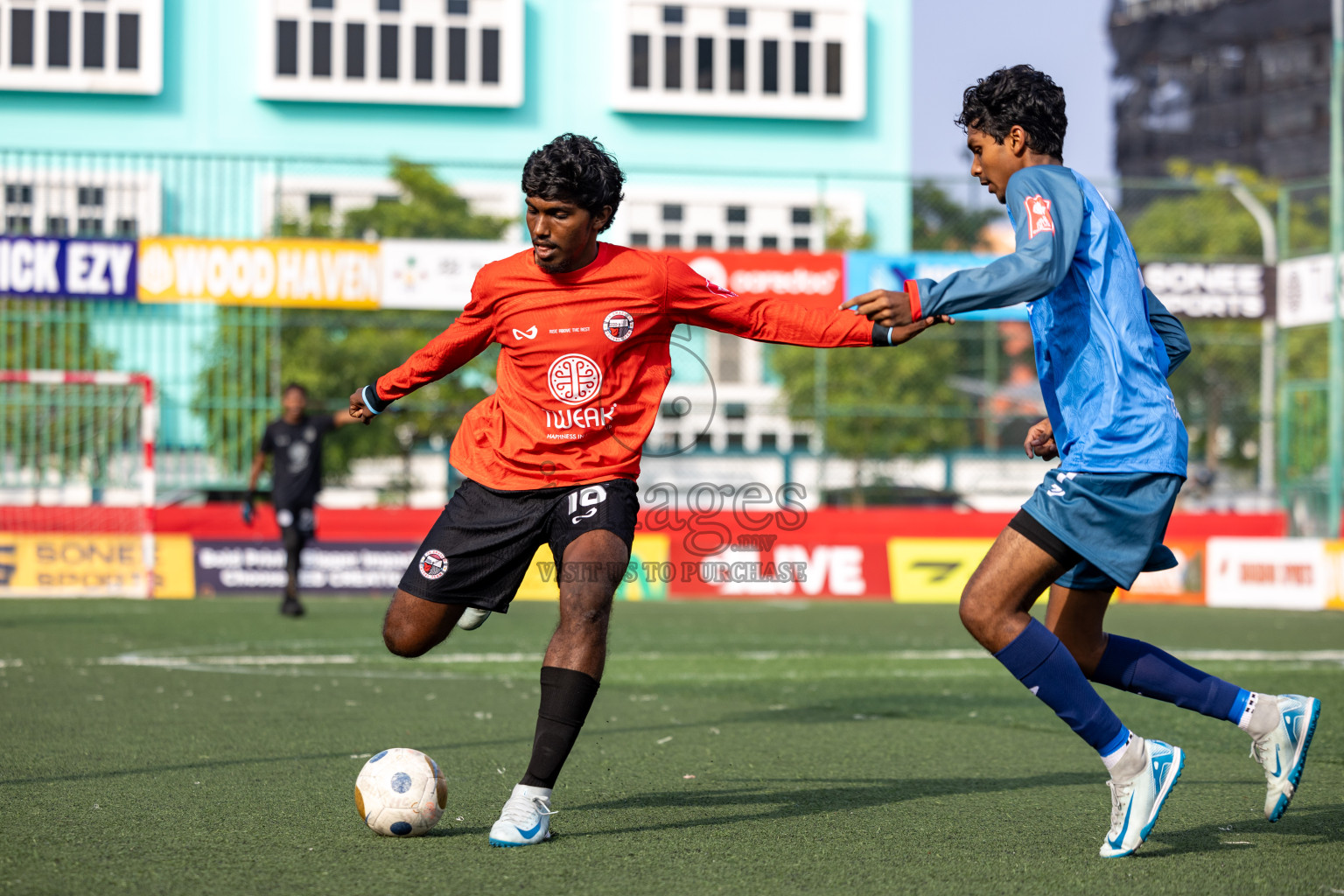 Th Dhiyamigili vs Th Omadhoo in Day 14 of Golden Futsal Challenge 2025 was held on Saturday, 18th January 2025, in Hulhumale', Maldives. 
Photos: Hassan Simah / images.mv