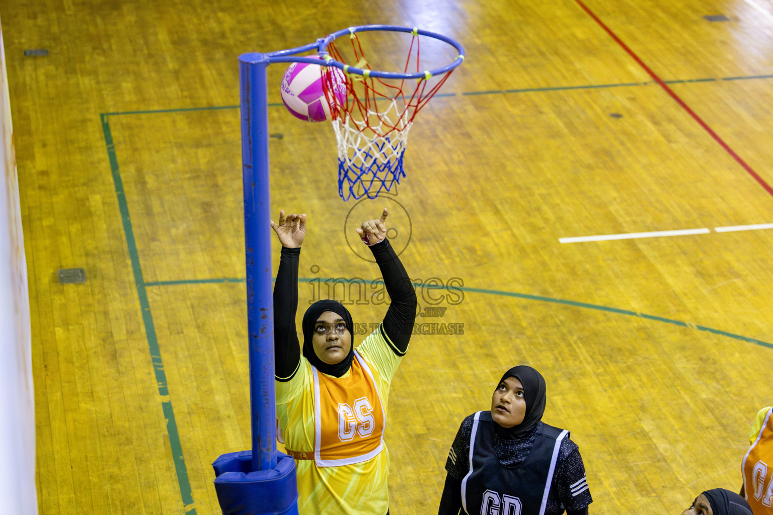 Kulhudhuffushi Youth & Recreation Club vs SC Shining Star in Division 1 of National Netball Tournament 2025 held in Social Center at Male', Maldives on Sunday, 25th May 2025. Photos: Hassan Simah / images.mv