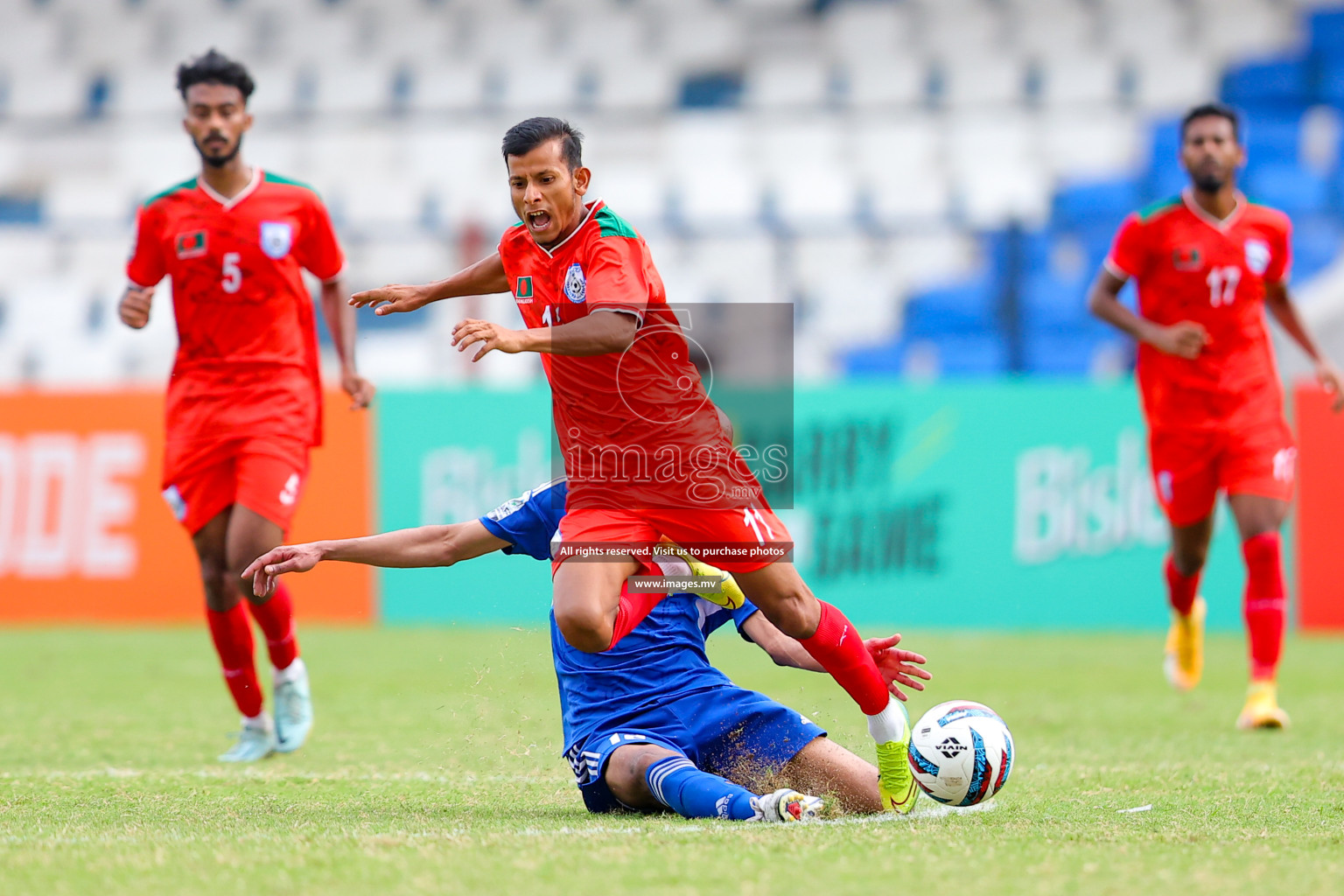 Kuwait vs Bangladesh in the Semi-final of SAFF Championship 2023 held in Sree Kanteerava Stadium, Bengaluru, India, on Saturday, 1st July 2023. Photos: Nausham Waheed, Hassan Simah / images.mv