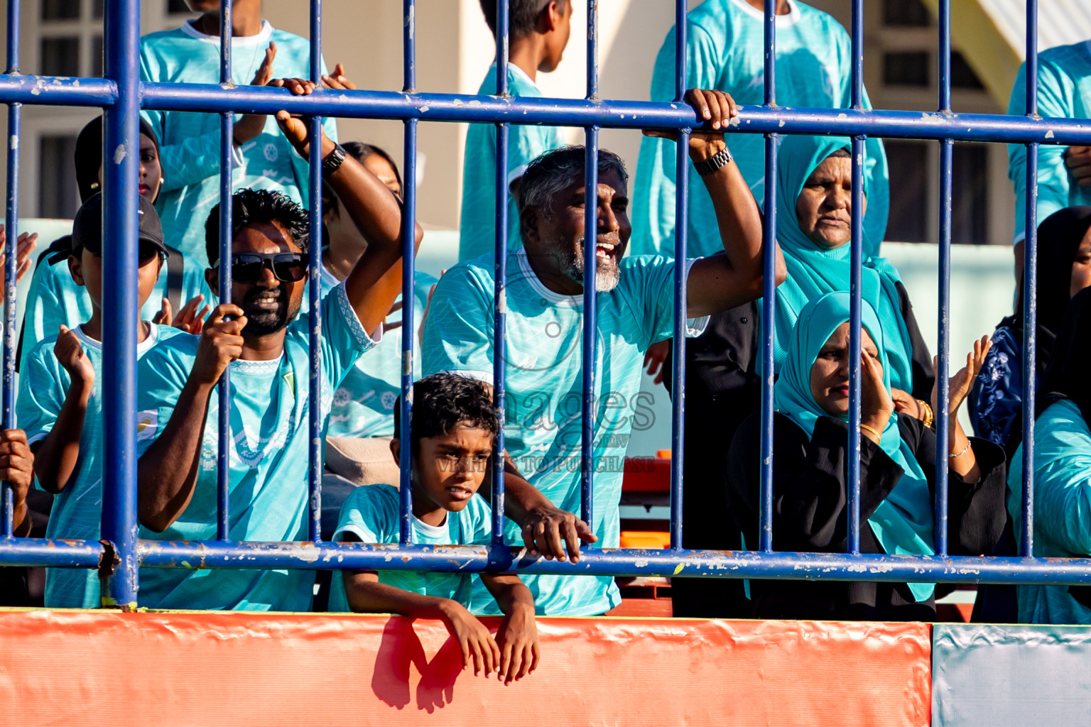 Dhonfanu vs Hithaadhoo in Day 2 of Better in Baa Futsal Fiesta 2025 Woman's division held in B. Eydhafushi, Maldives on Thursday, 6th November 2025. Photos: Nausham Waheed / images.mv