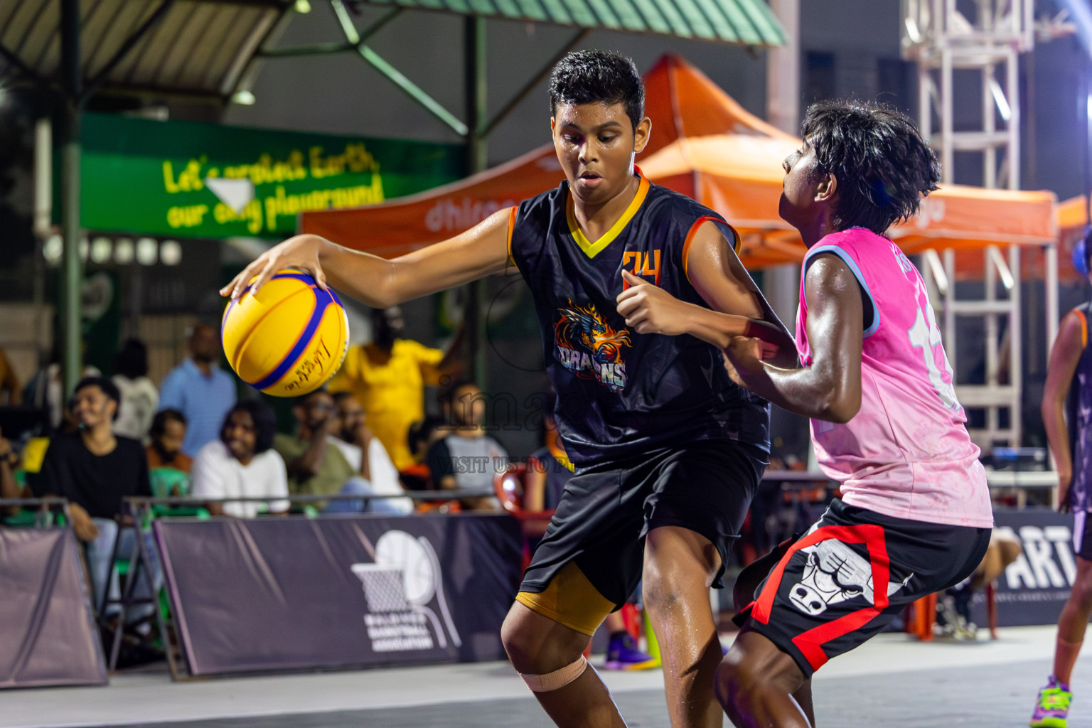 Day 4 of MILO Ramadan 3x3 Challenge 2024 was held in Ekuveni Outdoor Basketball Court at Male', Maldives on Friday, 15th March 2024.
Photos: Mohamed Mahfooz Moosa / images.mv