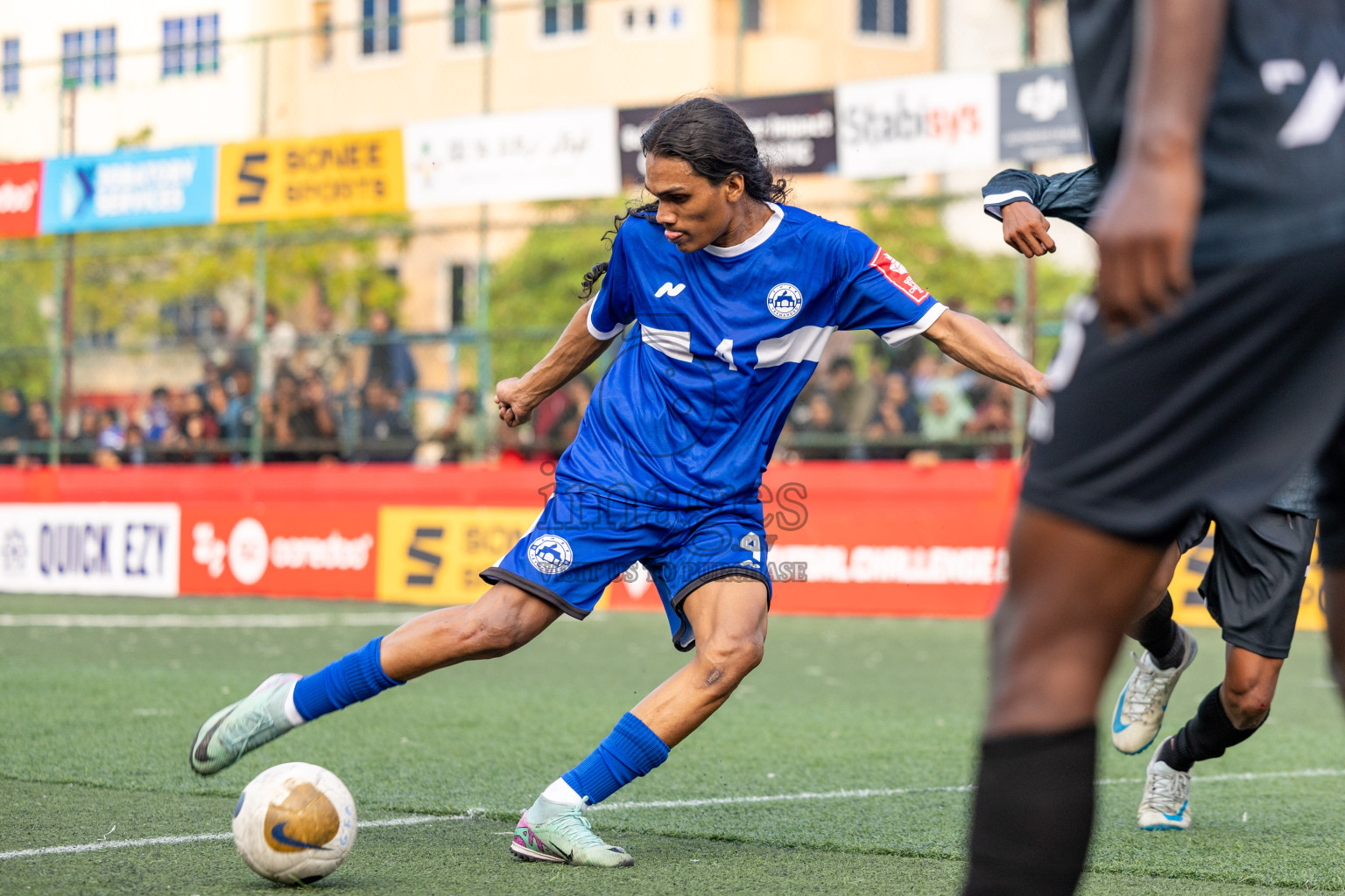 Th. Gaadhiffushi VS Th. Veymandoo in Day 14 of Golden Futsal Challenge 2025 was held on Saturday, 18th January 2025, in Hulhumale', Maldives. 
Photos: Hassan Simah / images.mv