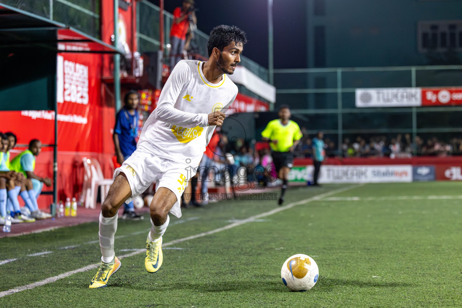 HDg Finey vs HDh Makunudhoo in Day 13 of Golden Futsal Challenge 2025 was held on Friday, 17th January 2025, in Hulhumale', Maldives 
Photos: Hassan Simah / images.mv