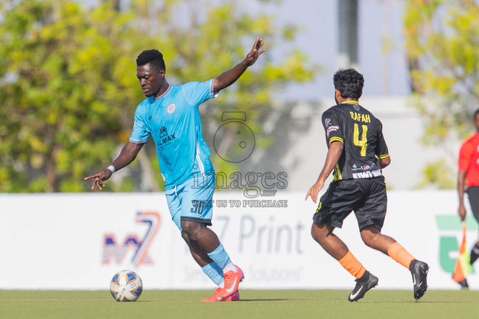 Irumathi FC VS Middle East in Day 5 of Eydhafushi Cup 2025 held in Eydhafushi Football Stadium at B. Eydhafushi, Maldives on Tuesday, 9th September 2025. Photos: Arif Rasheed / images.mv