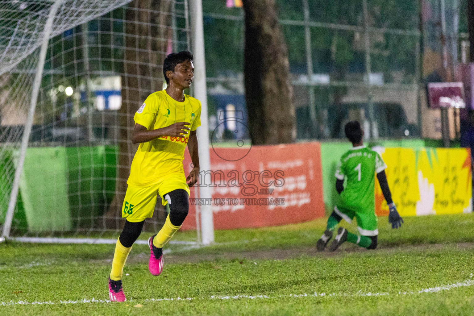 Maziya vs Hurriya (U14) in Day 4 of Dhivehi Youth League 2024 held at Henveiru Stadium on Thursday, 28th November 2024. Photos: Shuu Abdul Sattar/ Images.mv