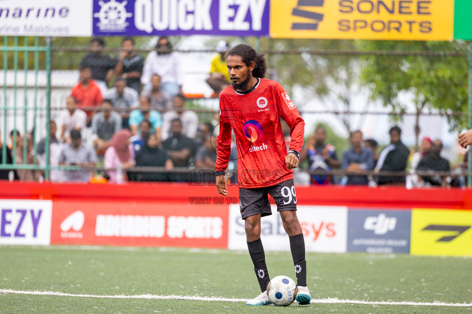 GDh Madaveli VS GDh Gadhdhoo in Atoll Round Semi-Final on Day 20 of Golden Futsal Challenge 2025 was held on Friday, 24th January 2025, in Hulhumale', Maldives.
Photos: Ismail Thoriq / images.mv