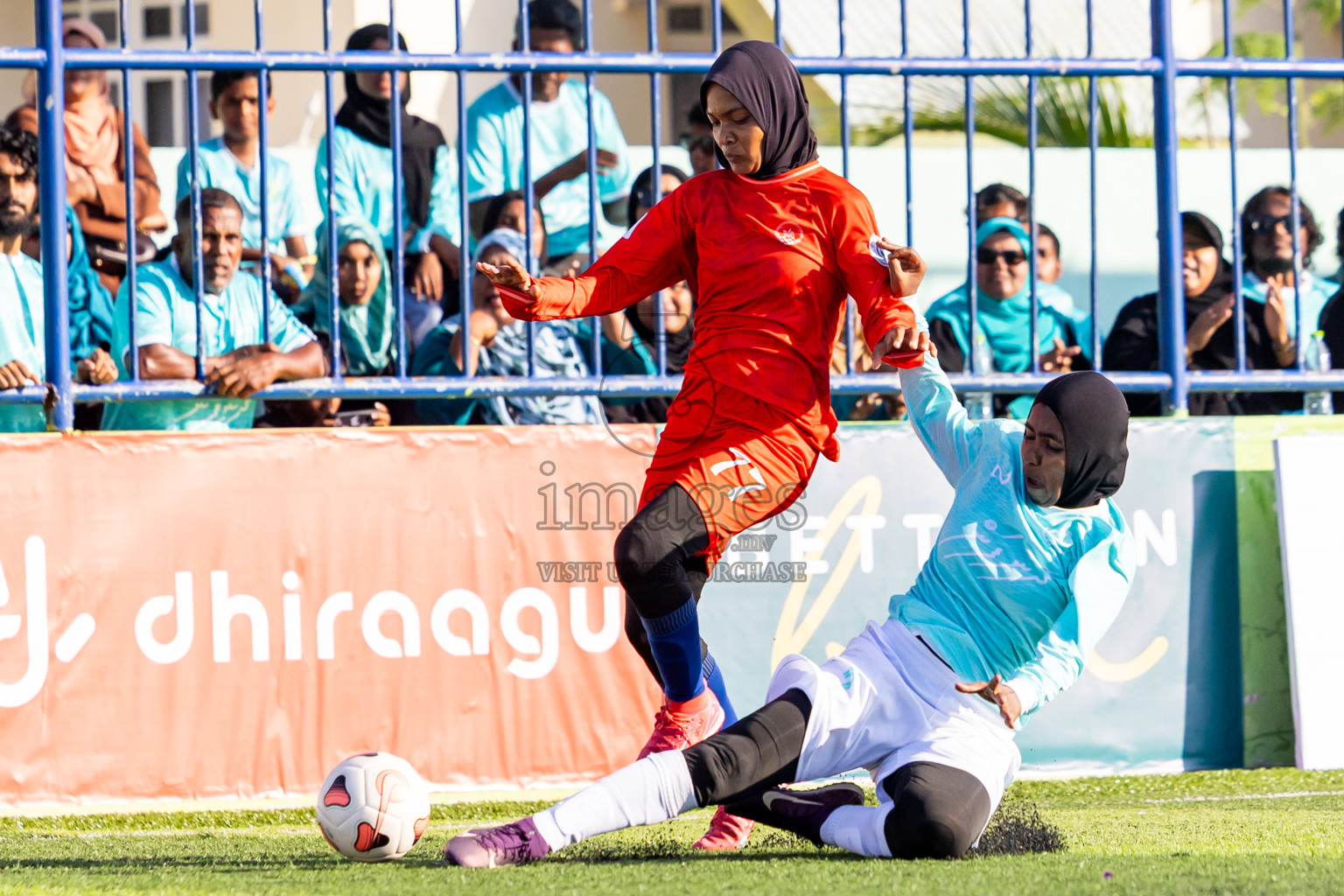 Dhonfanu vs Eydhafushi in Day 1 of Better in Baa Futsal Fiesta 2025 Woman's division held in B. Eydhafushi, Maldives on Wednesday, 5th November 2025. Photos: Nausham Waheed / images.mv