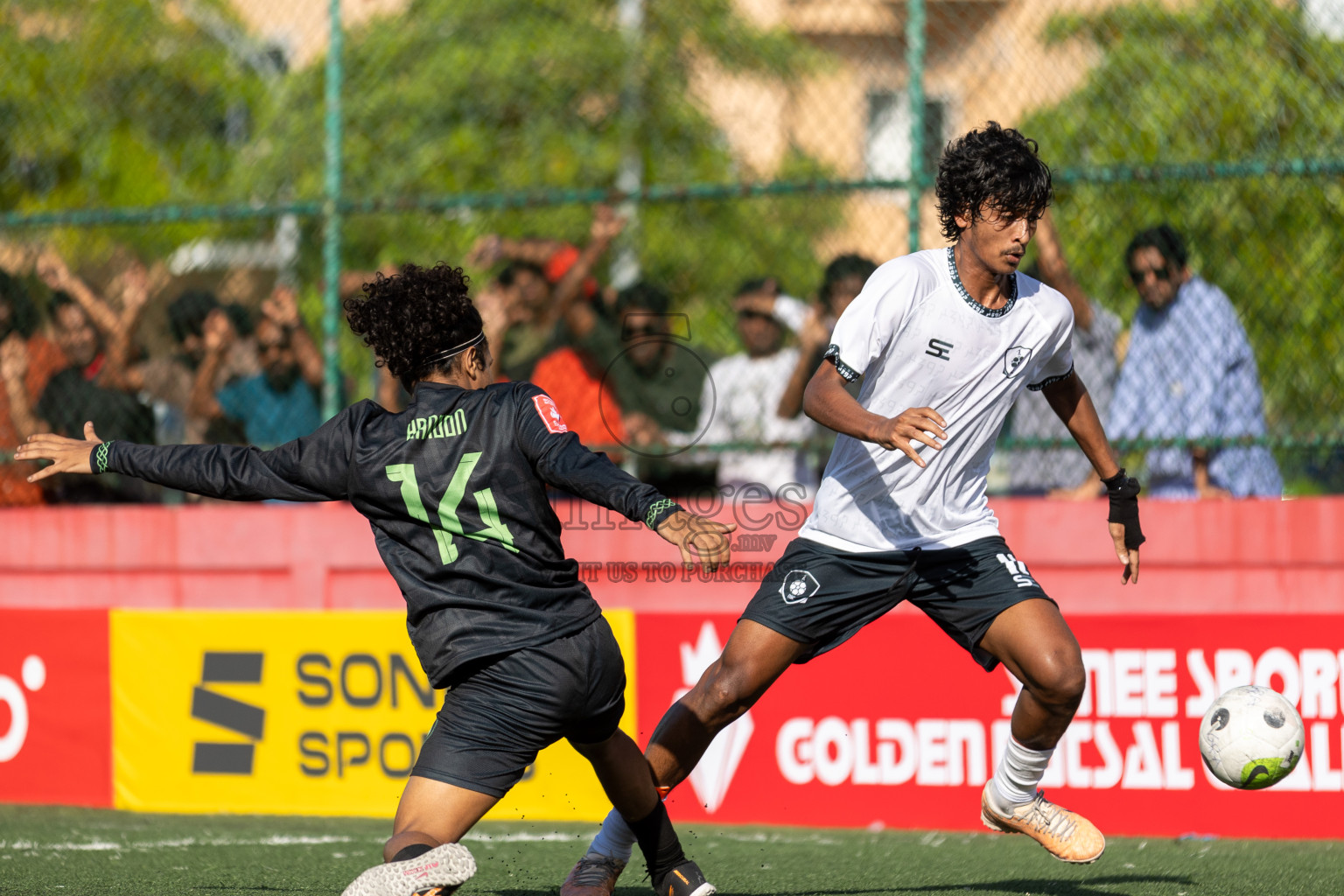 R Maduvvari vs R Dhuvaafaru in Day 5 of Golden Futsal Challenge 2024 was held on Friday, 19th January 2024, in Hulhumale', Maldives Photos: Mohamed Mahfooz Moosa / images.mv