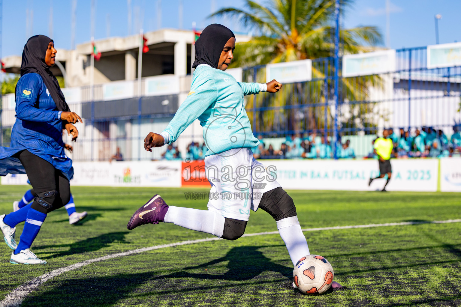 Dhonfanu vs Hithaadhoo in Day 2 of Better in Baa Futsal Fiesta 2025 Woman's division held in B. Eydhafushi, Maldives on Thursday, 6th November 2025. Photos: Nausham Waheed / images.mv