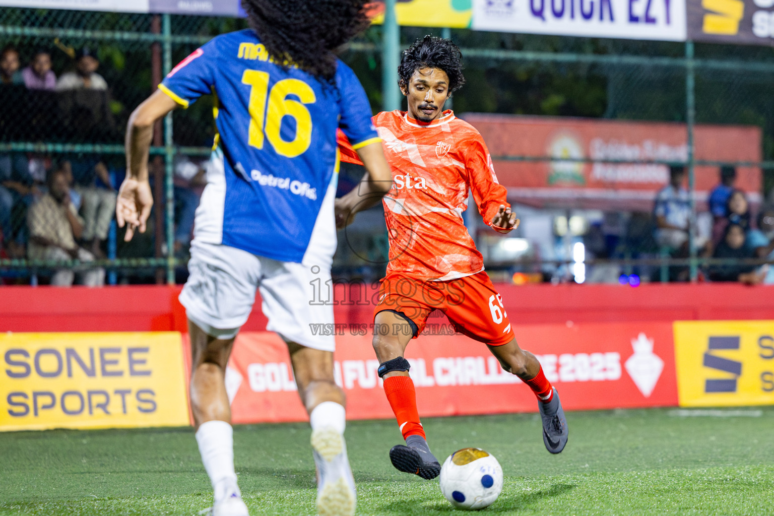 GA Nilandhoo vs GA Kanduhulhudhoo in Day 14 of Golden Futsal Challenge 2025 was held on Saturday, 18th January 2025, in Hulhumale', Maldives. Photos: Nausham Waheed / images.mv