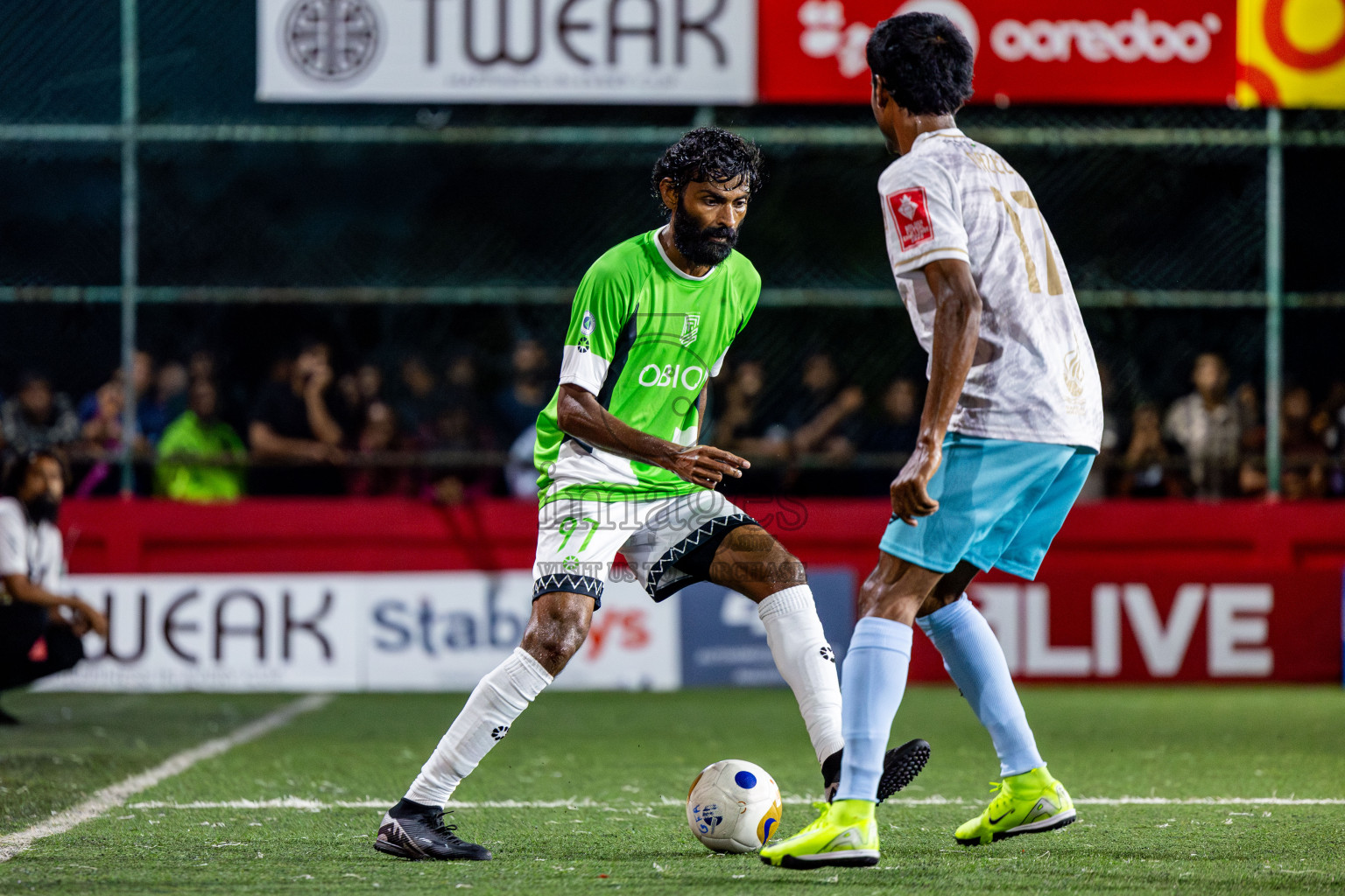 HDh Naivaadhoo vs HDh Makunudhoo in Atoll Round Semi-Final on Day 23 of Golden Futsal Challenge 2025 was held on Monday , 27th January 2025, in Hulhumale', Maldives. Photos: Nausham Waheed / images.mv