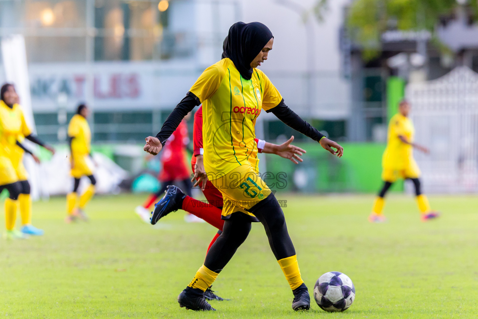 Biss Buru Sports Club vs Maziya Sports  in FAM Women’s League 2025 held in Henveiru Football ground, Male', Maldives on Wednesday, 3rd December 2025. Photos: Nausham Waheed / Images.mv