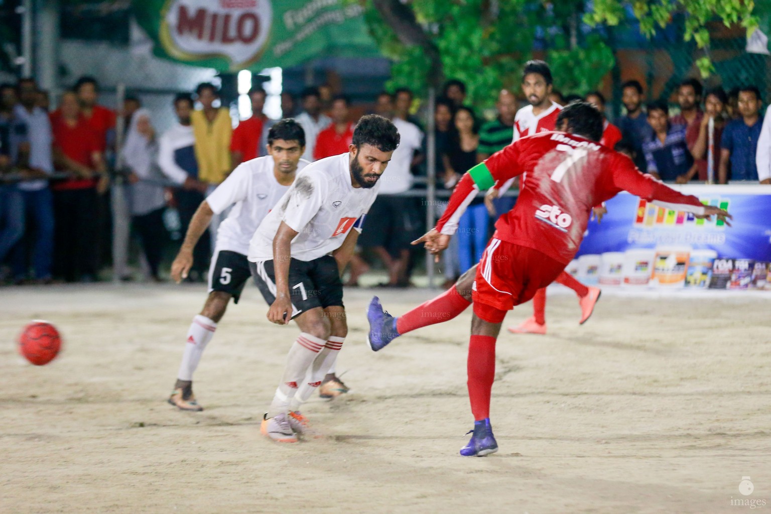 Day 2, Round 2 of Milo Club Maldives Cup in Male', Maldives, Thursday, April. 15, 2016.(Images.mv Photo/ Hussain Sinan).