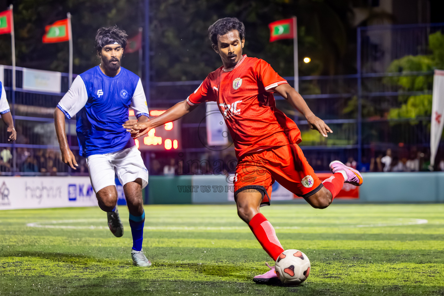 Kudarikilu vs Hithaadhoo in Day 1 of Better in Baa Futsal Fiesta 2025 Men's division held in B. Eydhafushi, Maldives on Wednesday, 5th November 2025. Photos: Nausham Waheed / images.mv