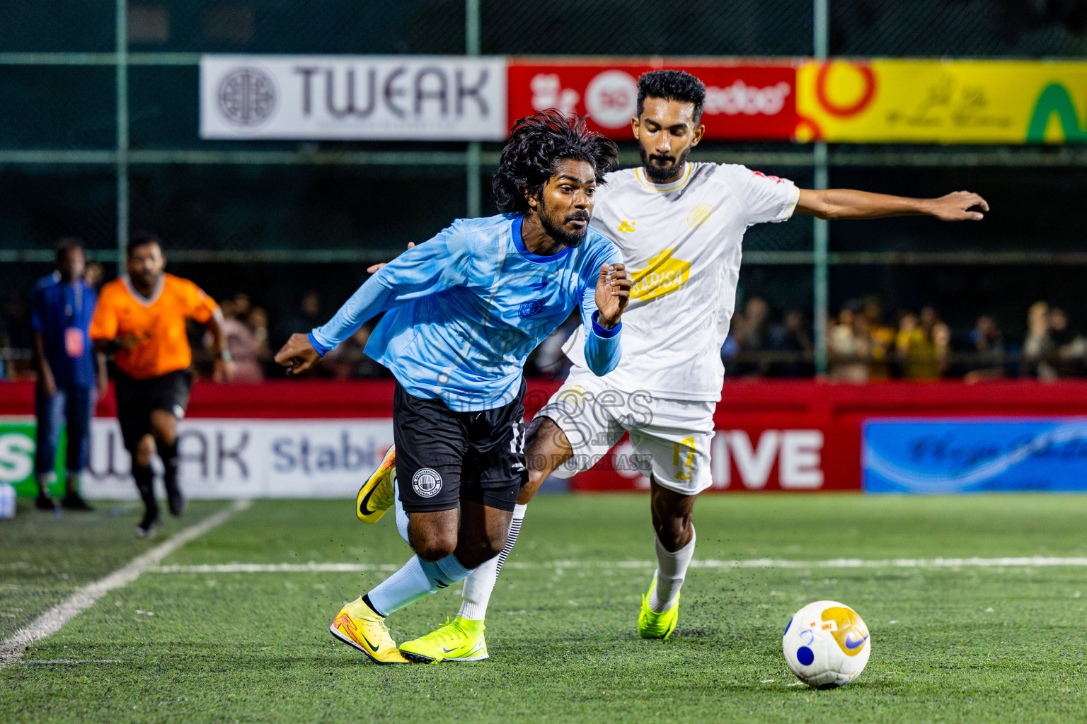 Hdh Neykurendhoo VS Hdh Finey in Day 9 of Golden Futsal Challenge 2025 was held on Monday, 13th January 2025, in Hulhumale', Maldives Photos: Nausham Waheed , Ismail Thoriq / images.mv