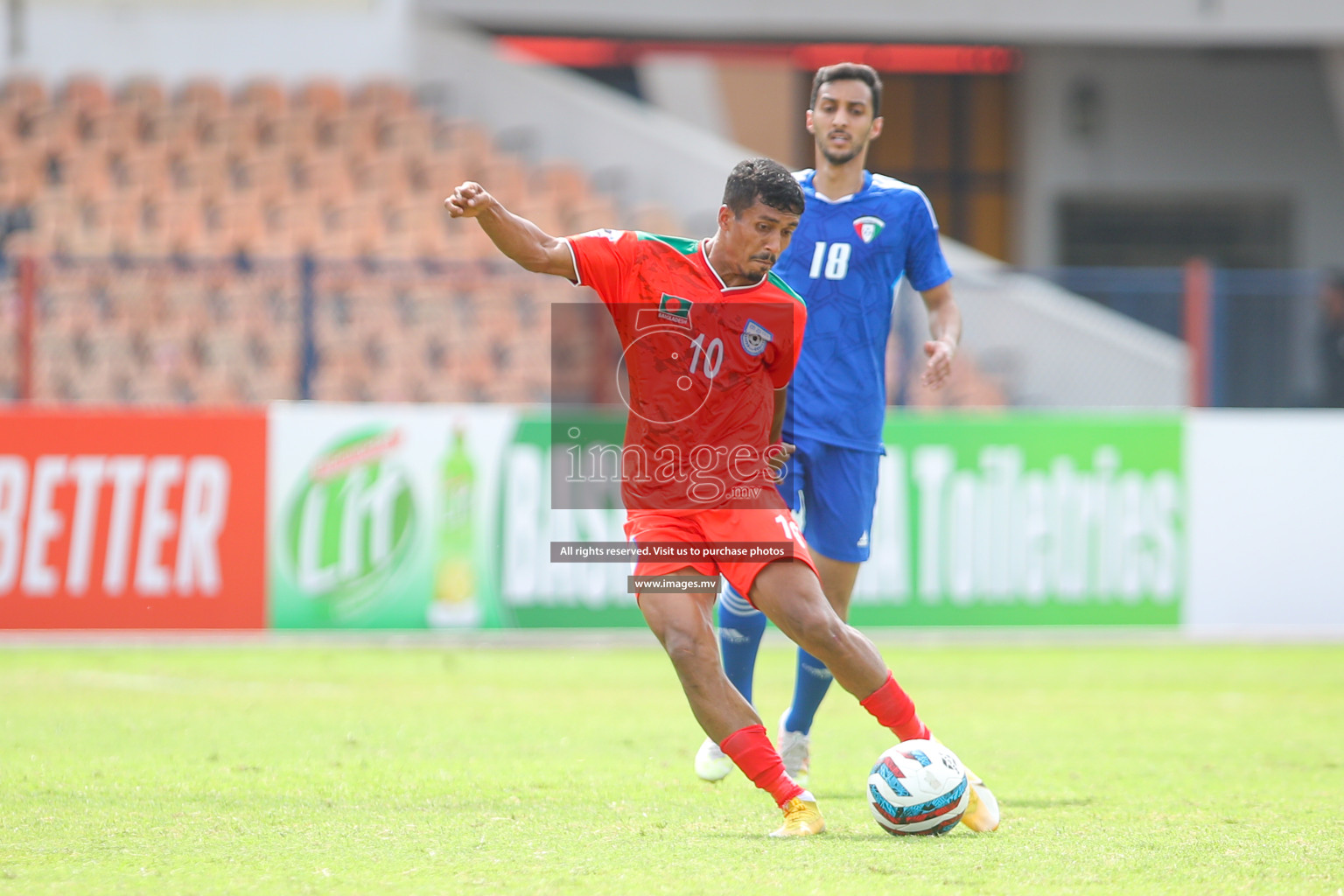 Kuwait vs Bangladesh in the Semi-final of SAFF Championship 2023 held in Sree Kanteerava Stadium, Bengaluru, India, on Saturday, 1st July 2023. Photos: Nausham Waheed, Hassan Simah / images.mv