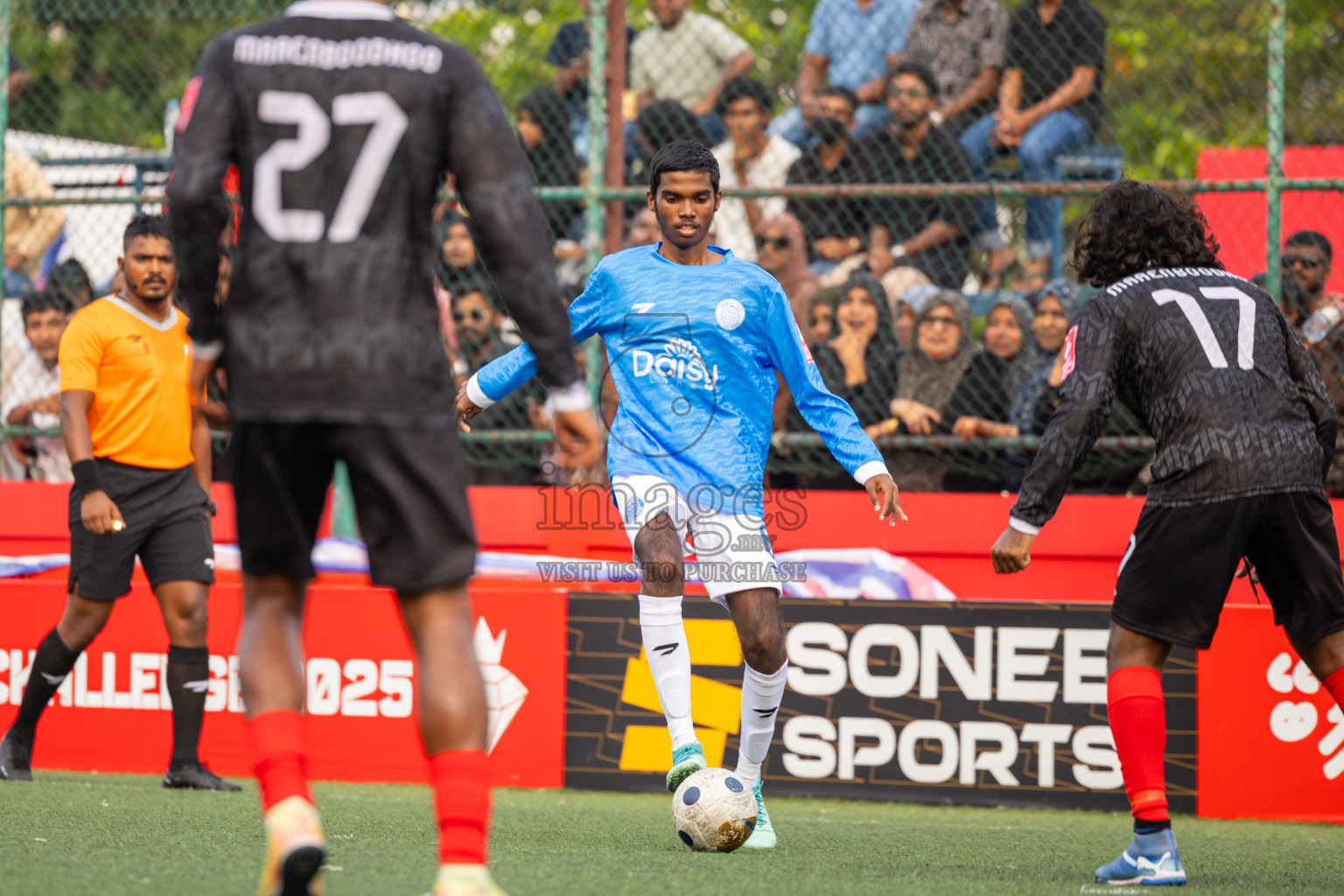 Dh Bandidhoo vs Dh Maaenboodhoo in Day 13 of Golden Futsal Challenge 2025 was held on Friday, 17th January 2025, in Hulhumale', Maldives Photos: Ismail Thoriq / images.mv