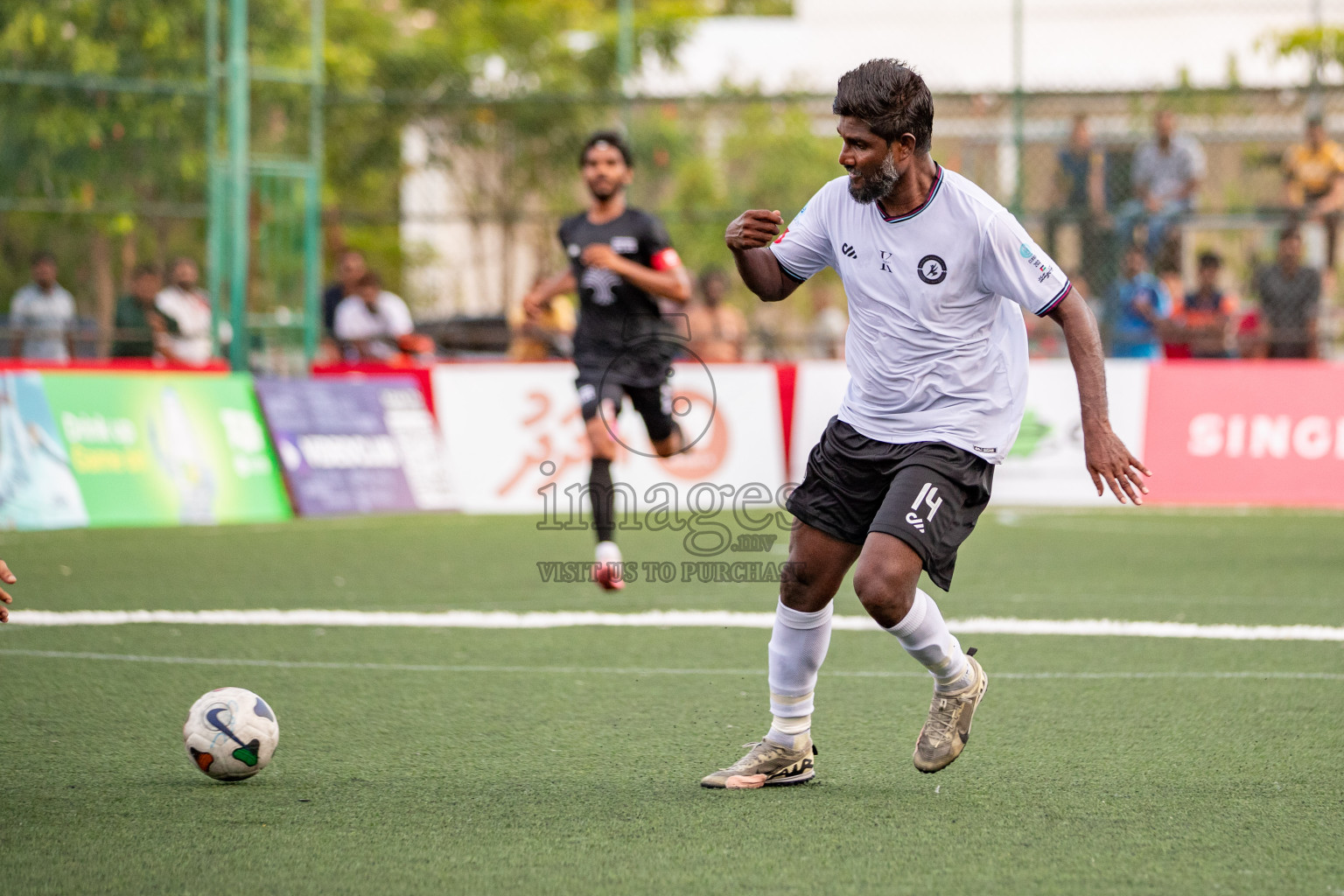 TRADENET VS KULHIVARU VUZARA CLUB in Club Maldives Classic 2024 held in Rehendi Futsal Ground, Hulhumale', Maldives on Friday, 6th September 2024. 
Photos: Hassan Simah / images.mv