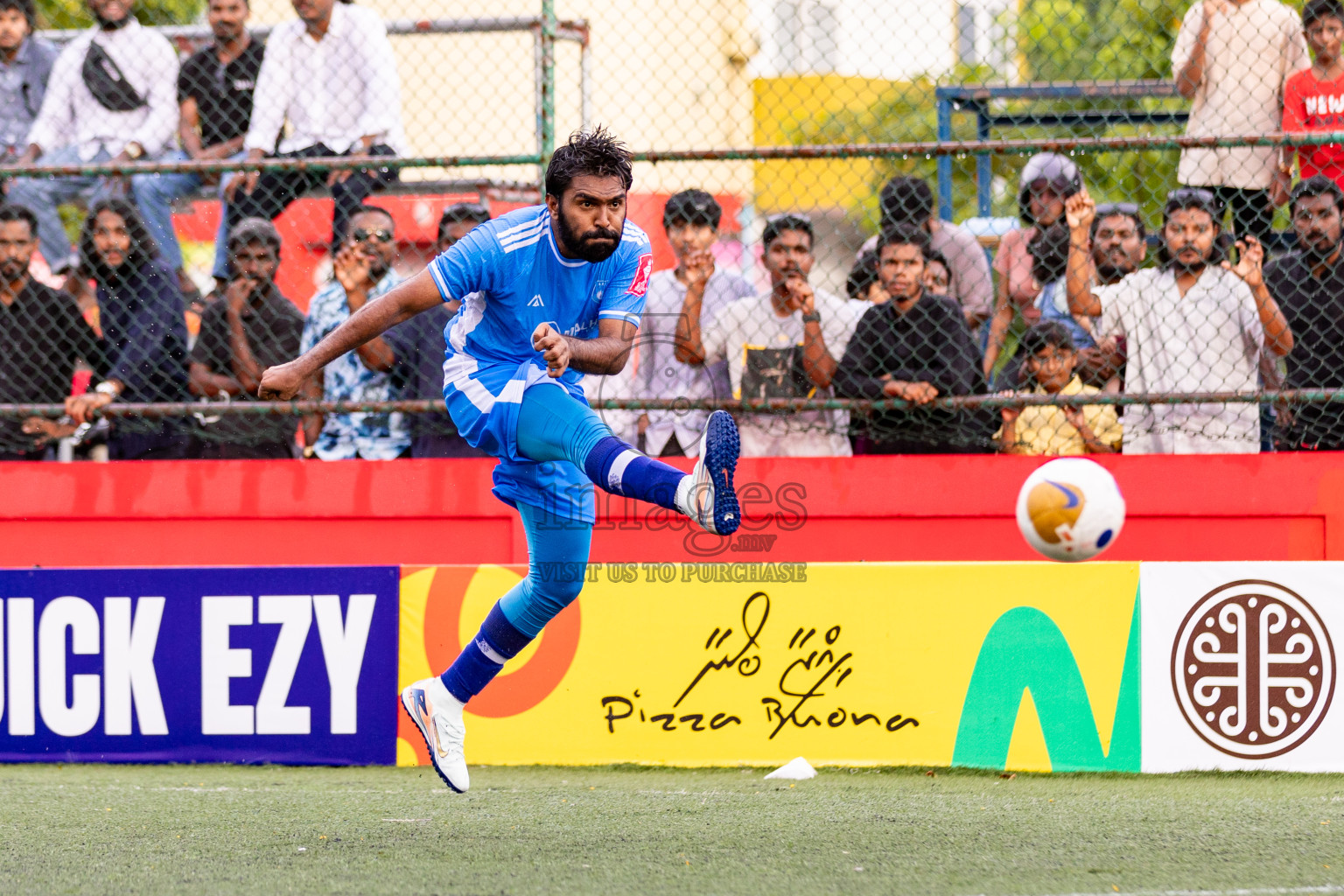 R Maduvvari VS R Alifushi in Day 6 of Golden Futsal Challenge 2025 on Friday, 6th January 2025, in Hulhumale', Maldives 
Photos: Hassan Simah / images.mv