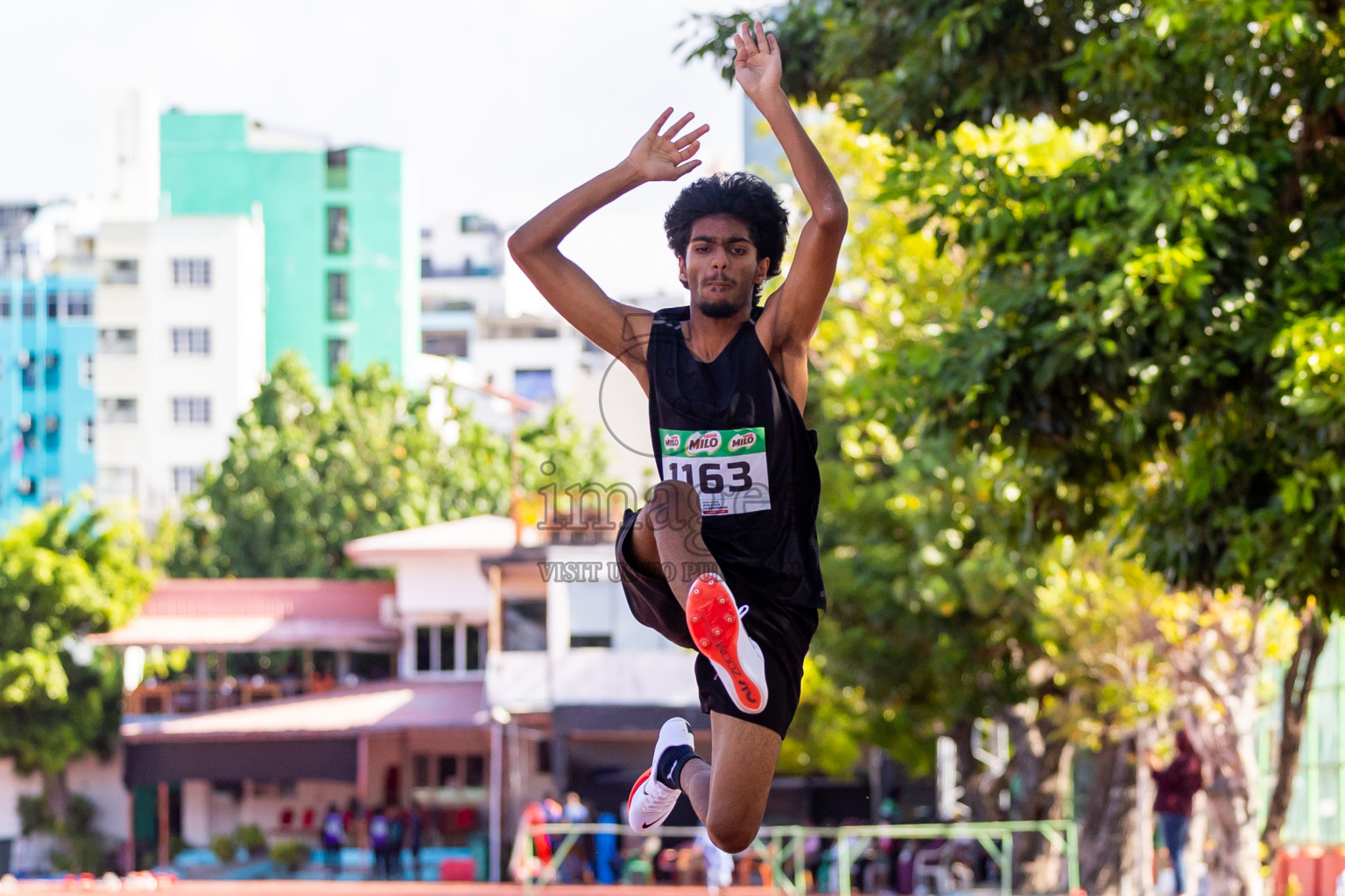 Day 2 of Inter-school Athletics Championship 2025 held in Ekuveni Synthetic Track, Male', Maldives on Tuesday, 07th October 2025. Photos by: Nausham Waheed / Images.mv