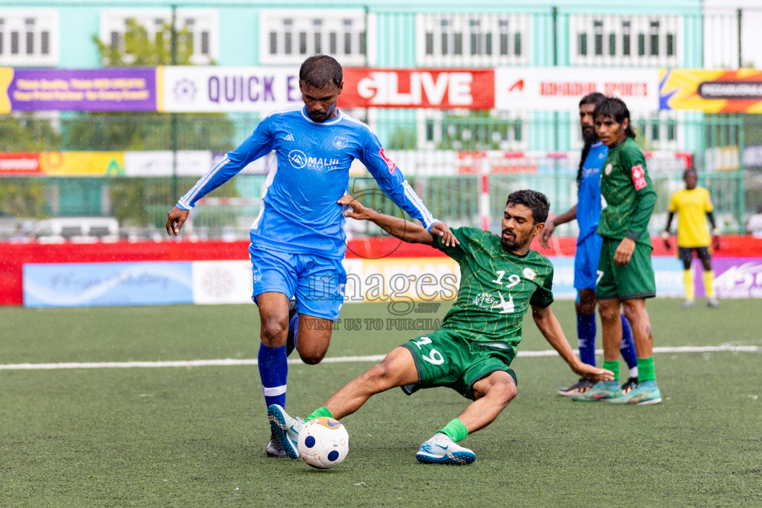 R Maduvvari VS R Alifushi in Day 6 of Golden Futsal Challenge 2025 on Friday, 6th January 2025, in Hulhumale', Maldives 
Photos: Hassan Simah / images.mv