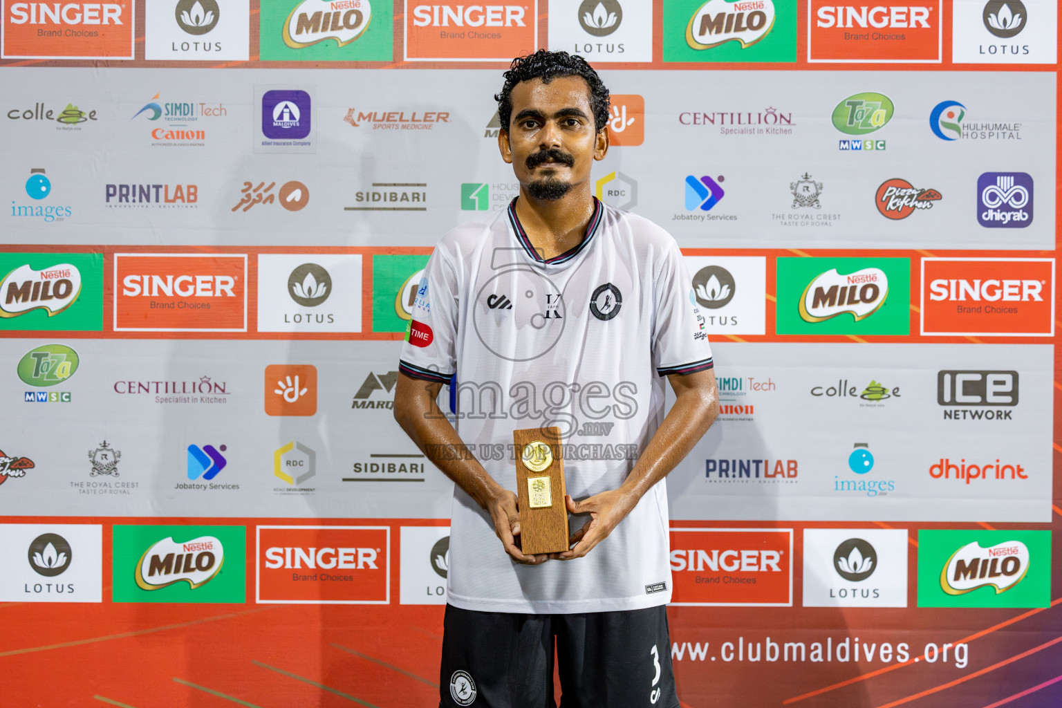 DHAAKHILY CLUB vs KULHIVARU VUZARA CLUB in Club Maldives Classic 2024 held in Rehendi Futsal Ground, Hulhumale', Maldives on Thursday, 12th September 2024. 
Photos: Hassan Simah / images.mv