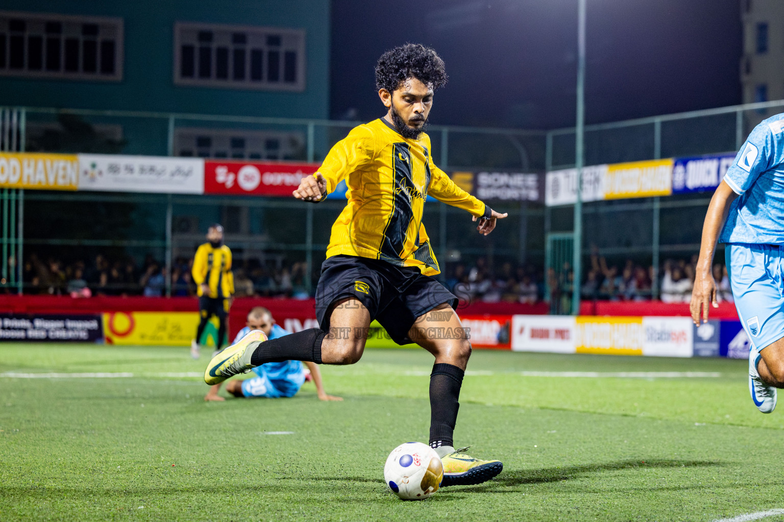 HA Dhidhdhoo vs HA Vashafaru in Day 5 of Golden Futsal Challenge 2025 on Thursday, 9th January 2025, in Hulhumale', Maldives Photos: Nausham waheed / images.mv