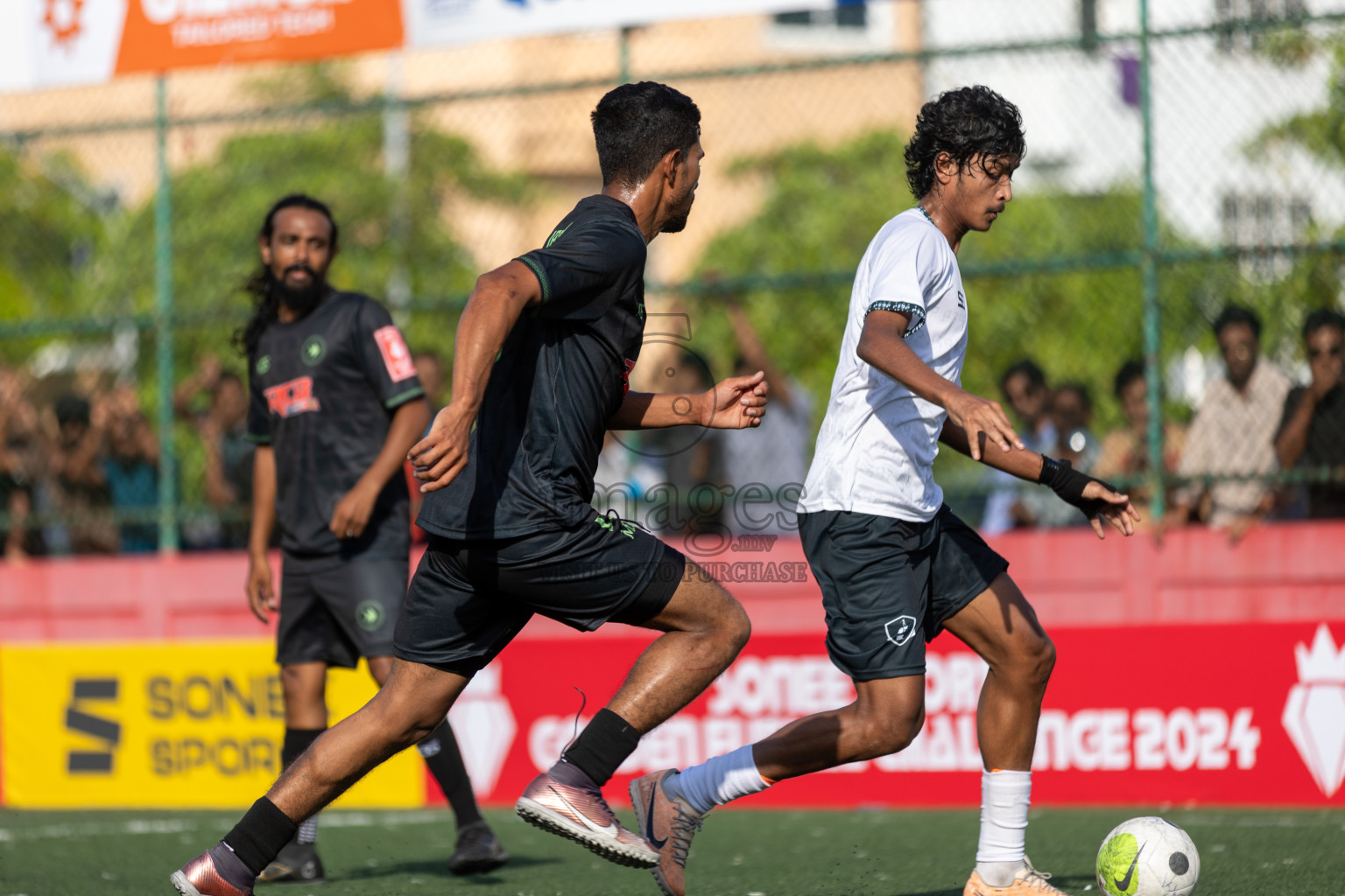 R Maduvvari vs R Dhuvaafaru in Day 5 of Golden Futsal Challenge 2024 was held on Friday, 19th January 2024, in Hulhumale', Maldives Photos: Mohamed Mahfooz Moosa / images.mv